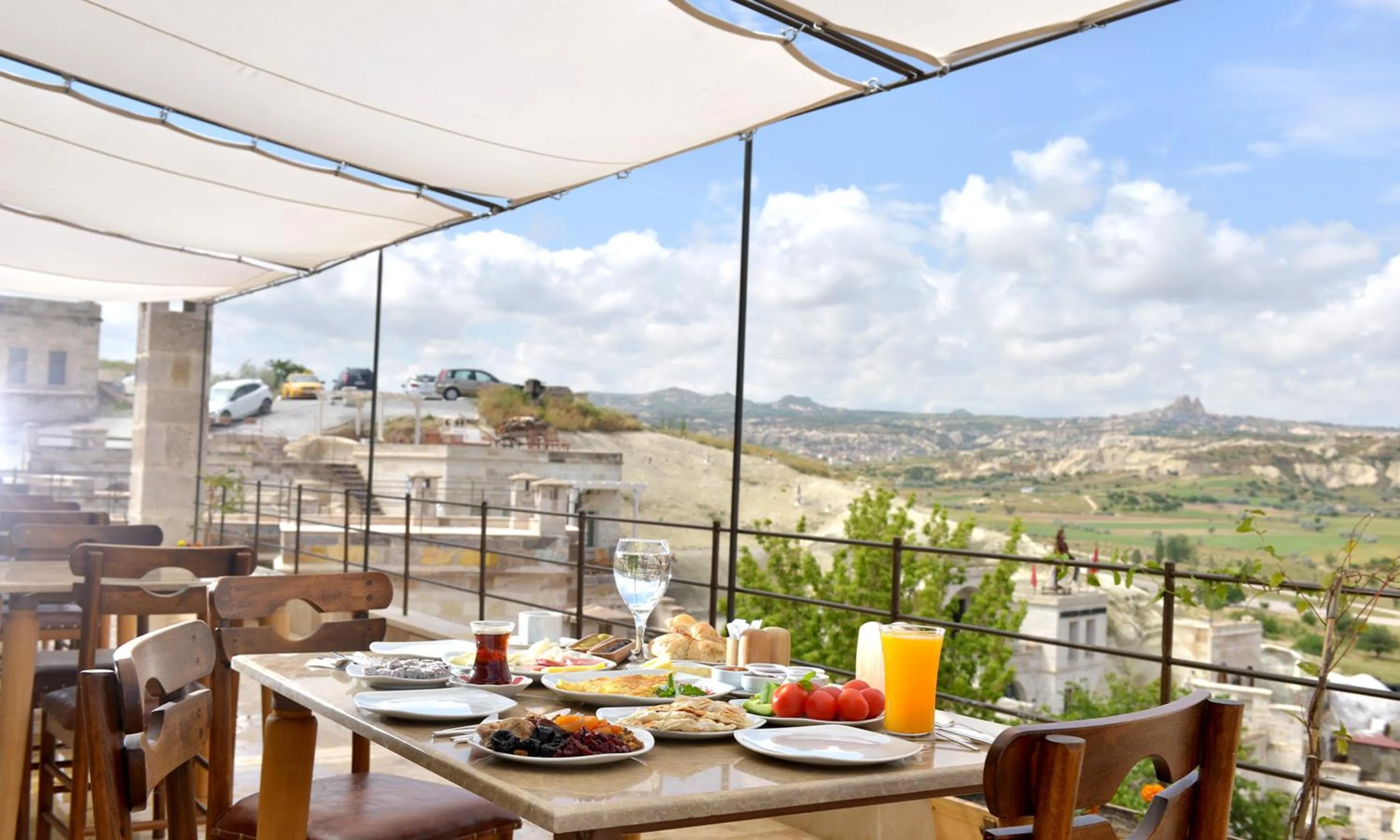 Restaurant/places to eat in Seki Cave Suites