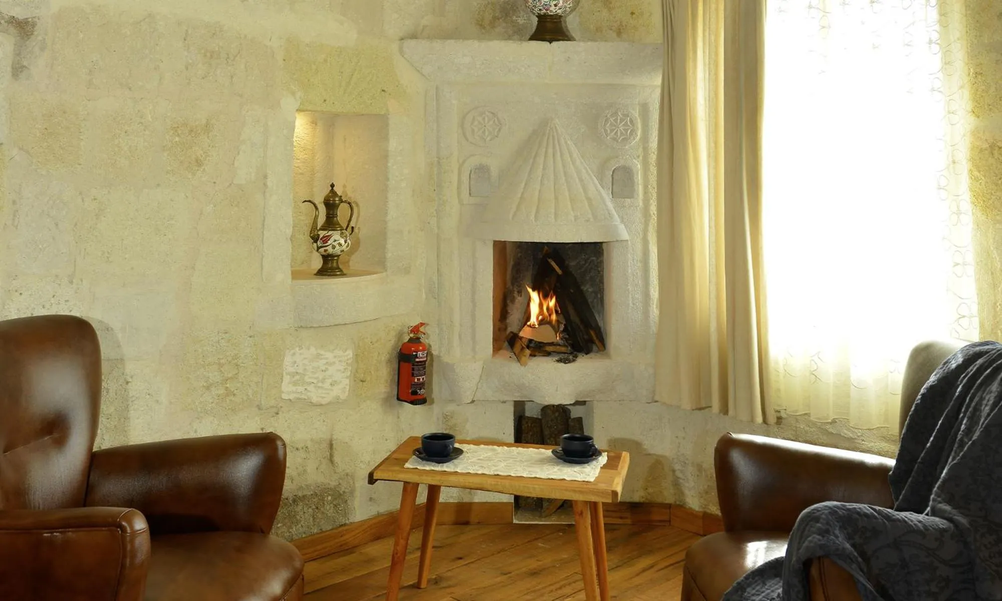 Living room in Seki Cave Suites