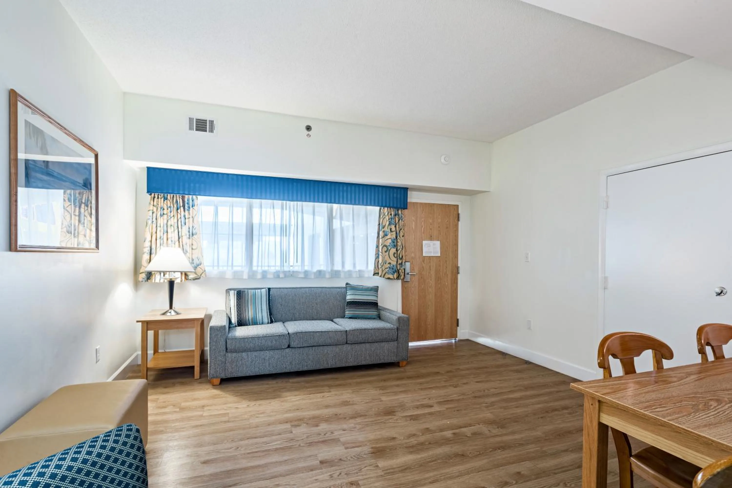 Living room in The Atrium Resort, Virginia Beach by Vacatia