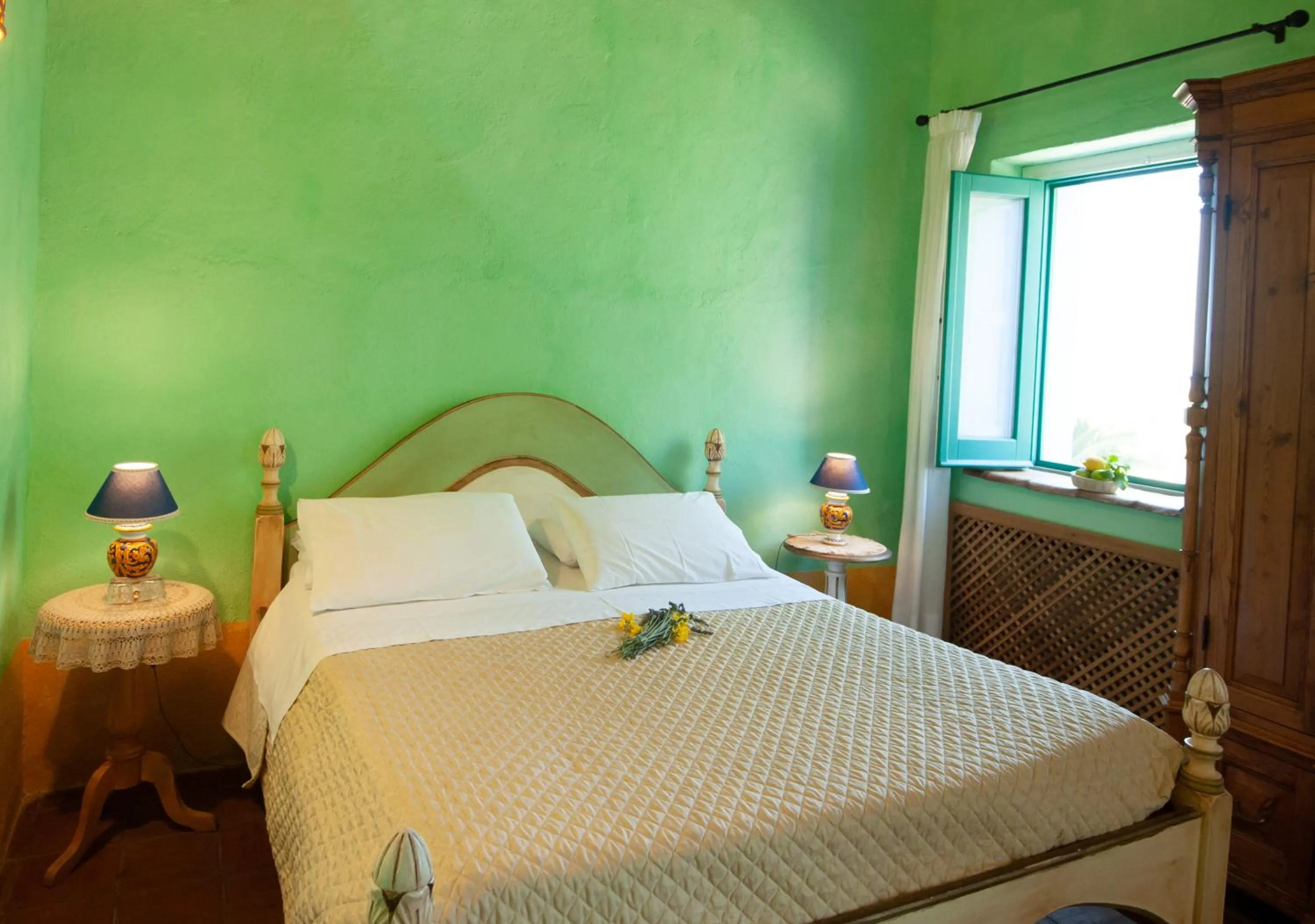 Photo of the whole room, Bed in Terre Di Himera