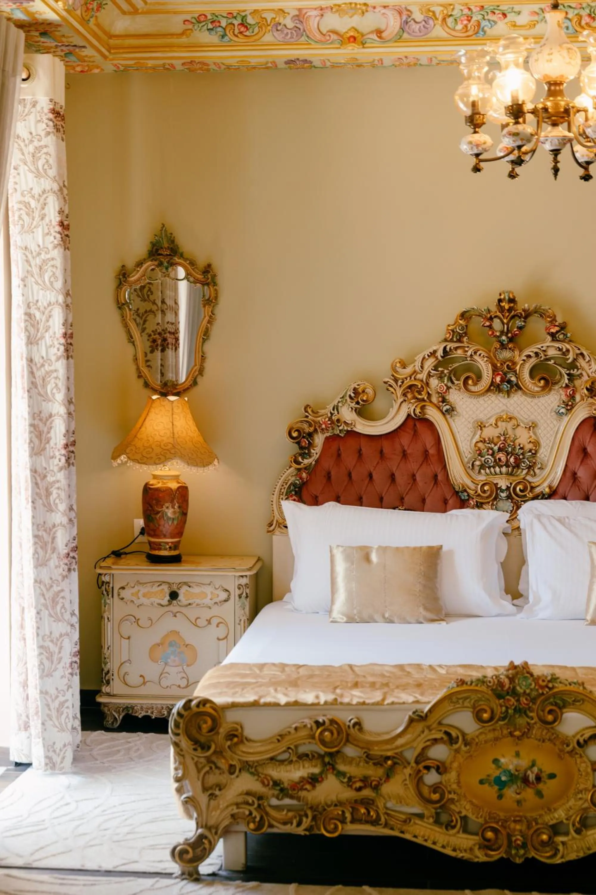 Bed in Hotel Empire Albania