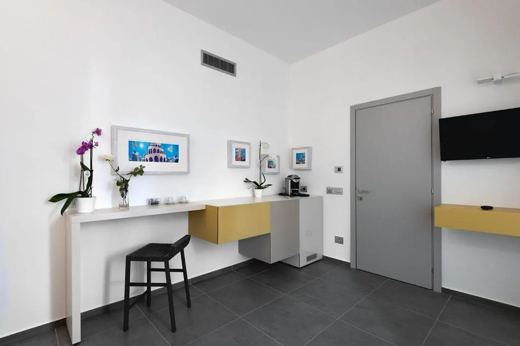 TV and multimedia in nautilus b&b suite design