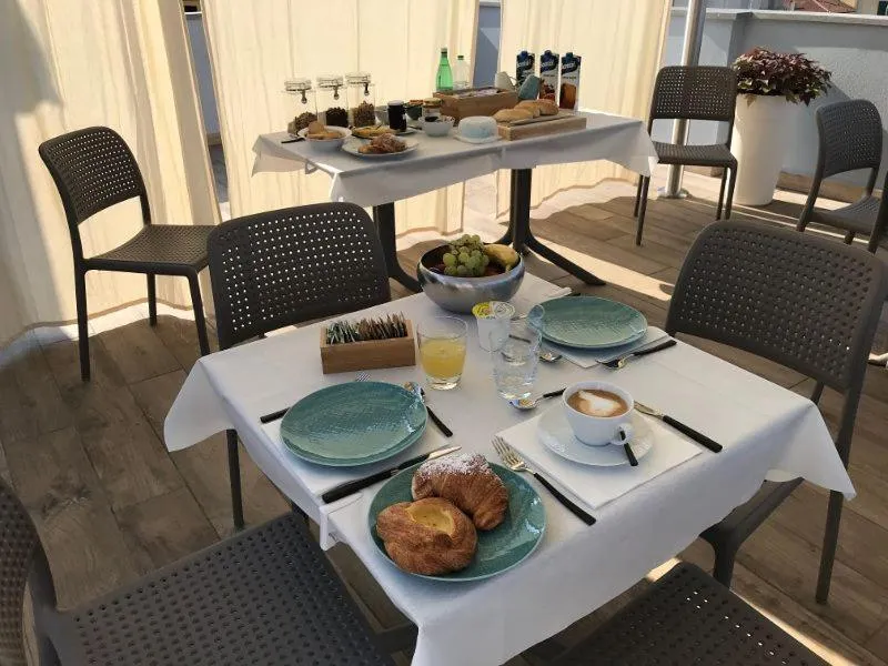 Food and drinks in nautilus b&b suite design