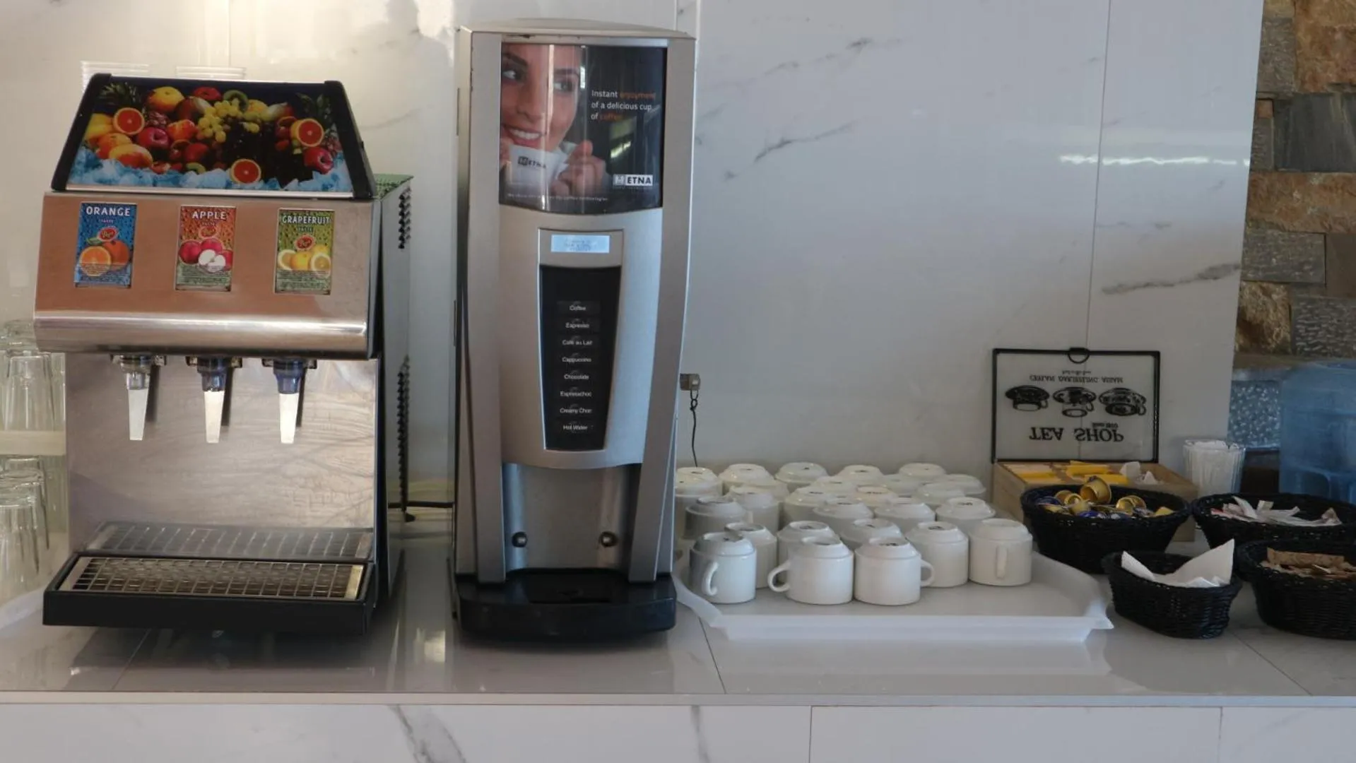 Restaurant/places to eat in Diogenis Blue Palace