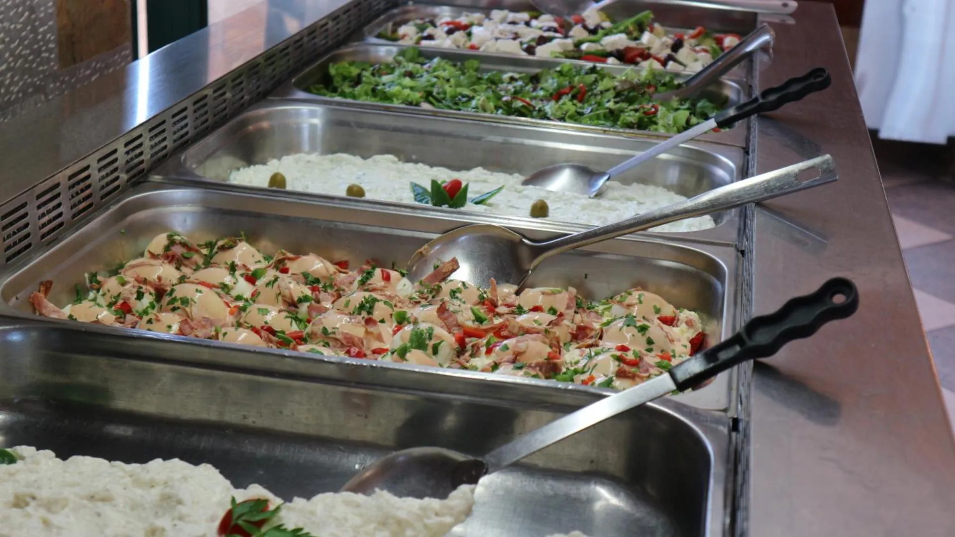 Restaurant/places to eat in Diogenis Blue Palace