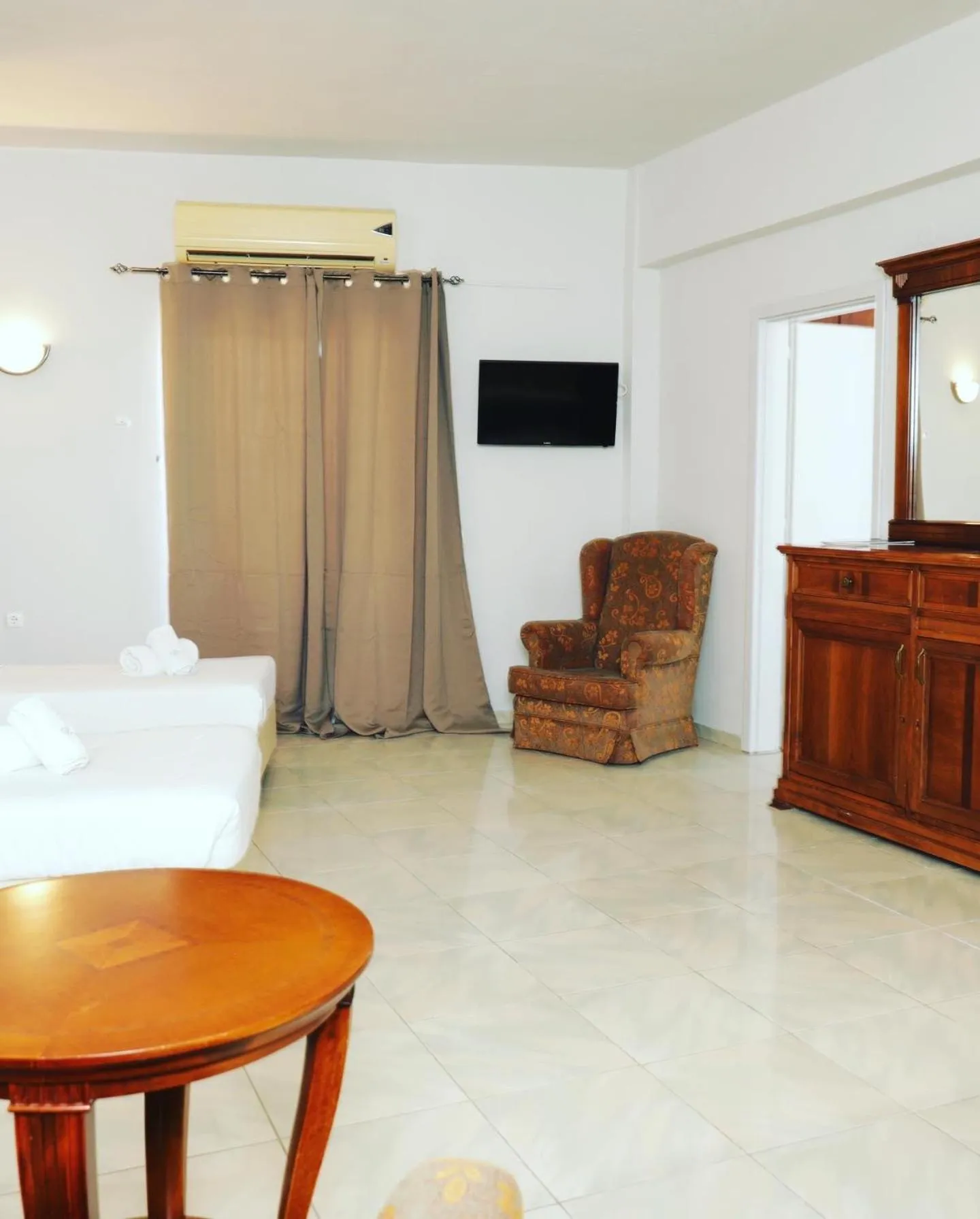 TV and multimedia in Diogenis Blue Palace