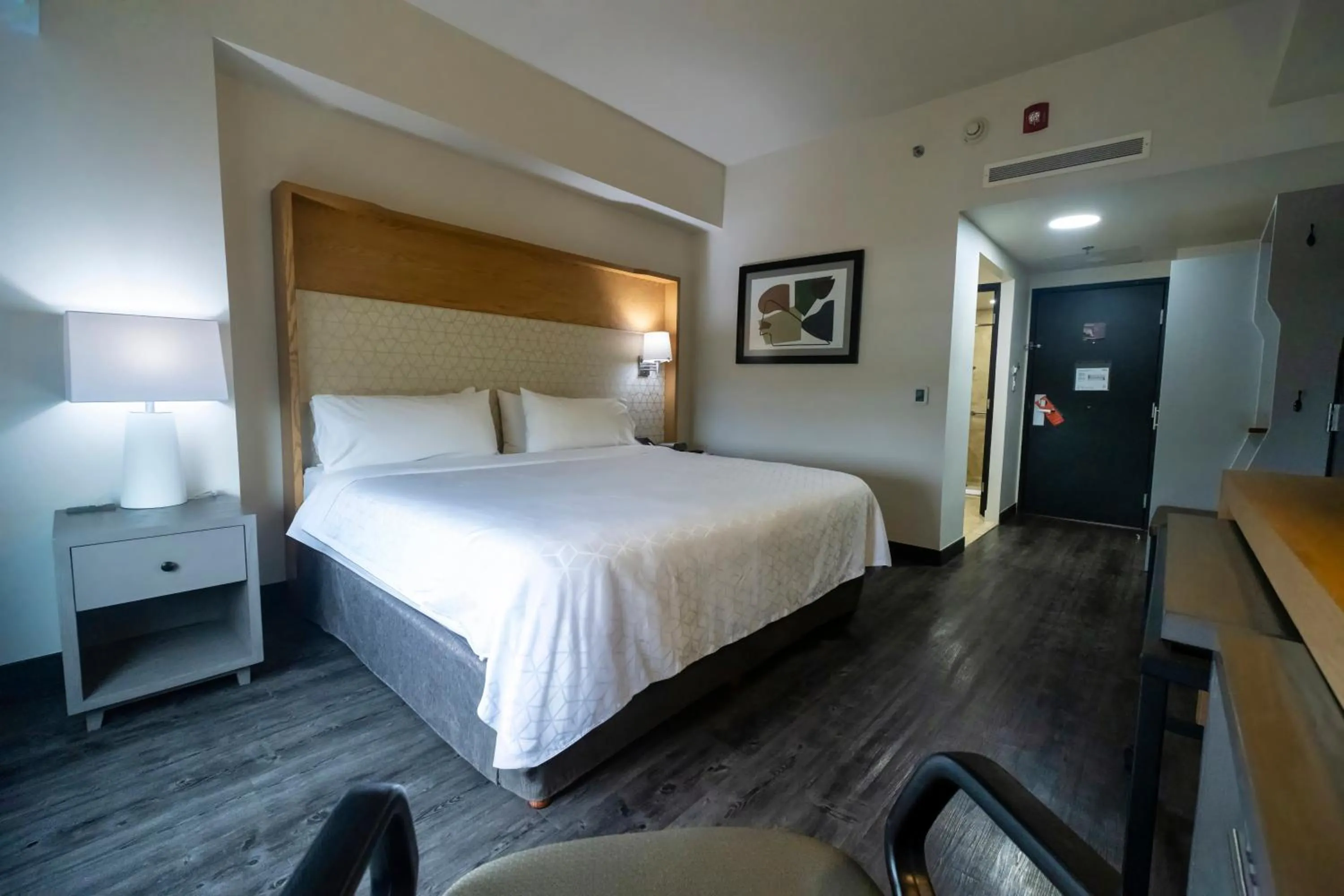 Photo of the whole room, Bed in Holiday Inn Uruapan by IHG