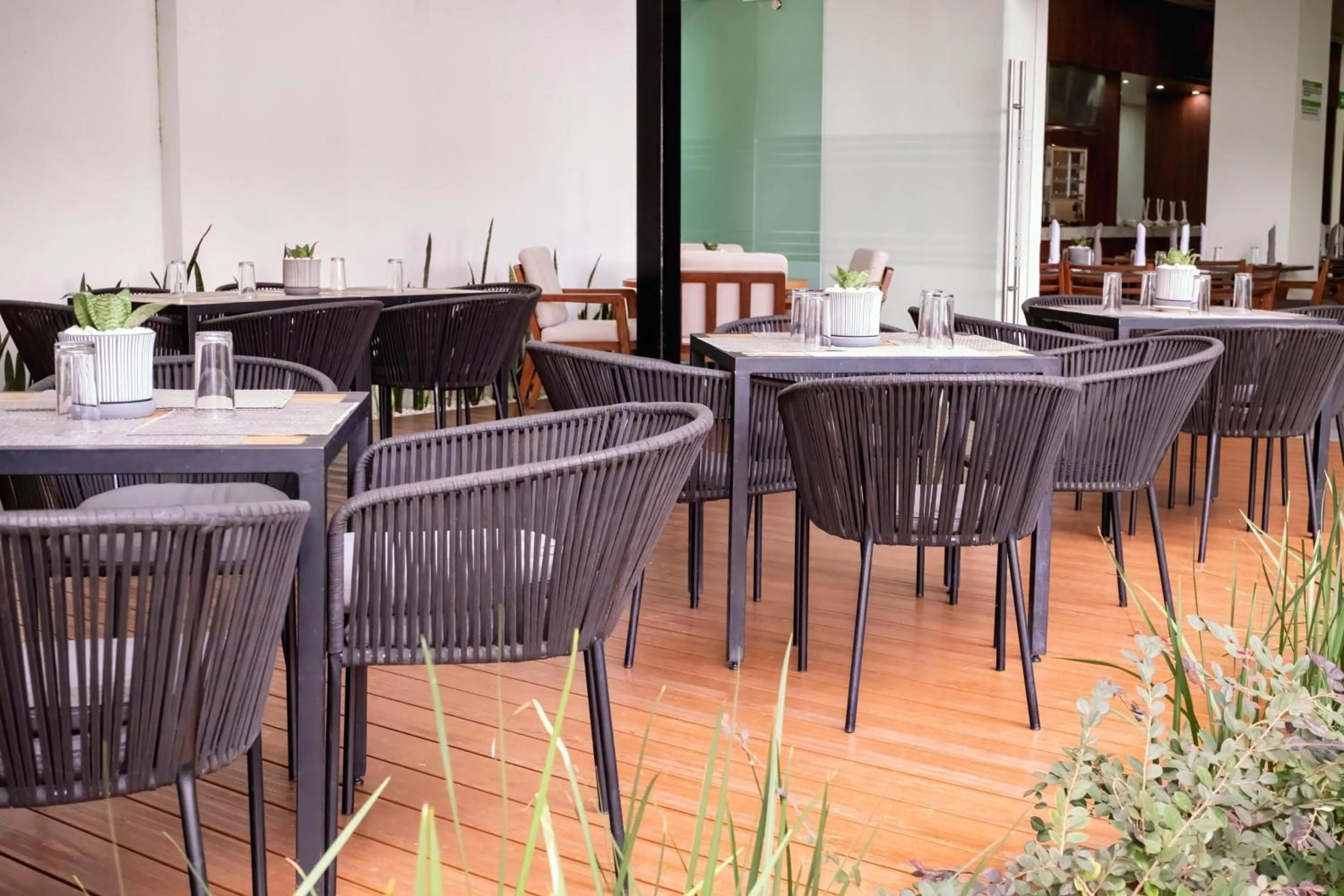 Restaurant/places to eat in Holiday Inn Uruapan by IHG