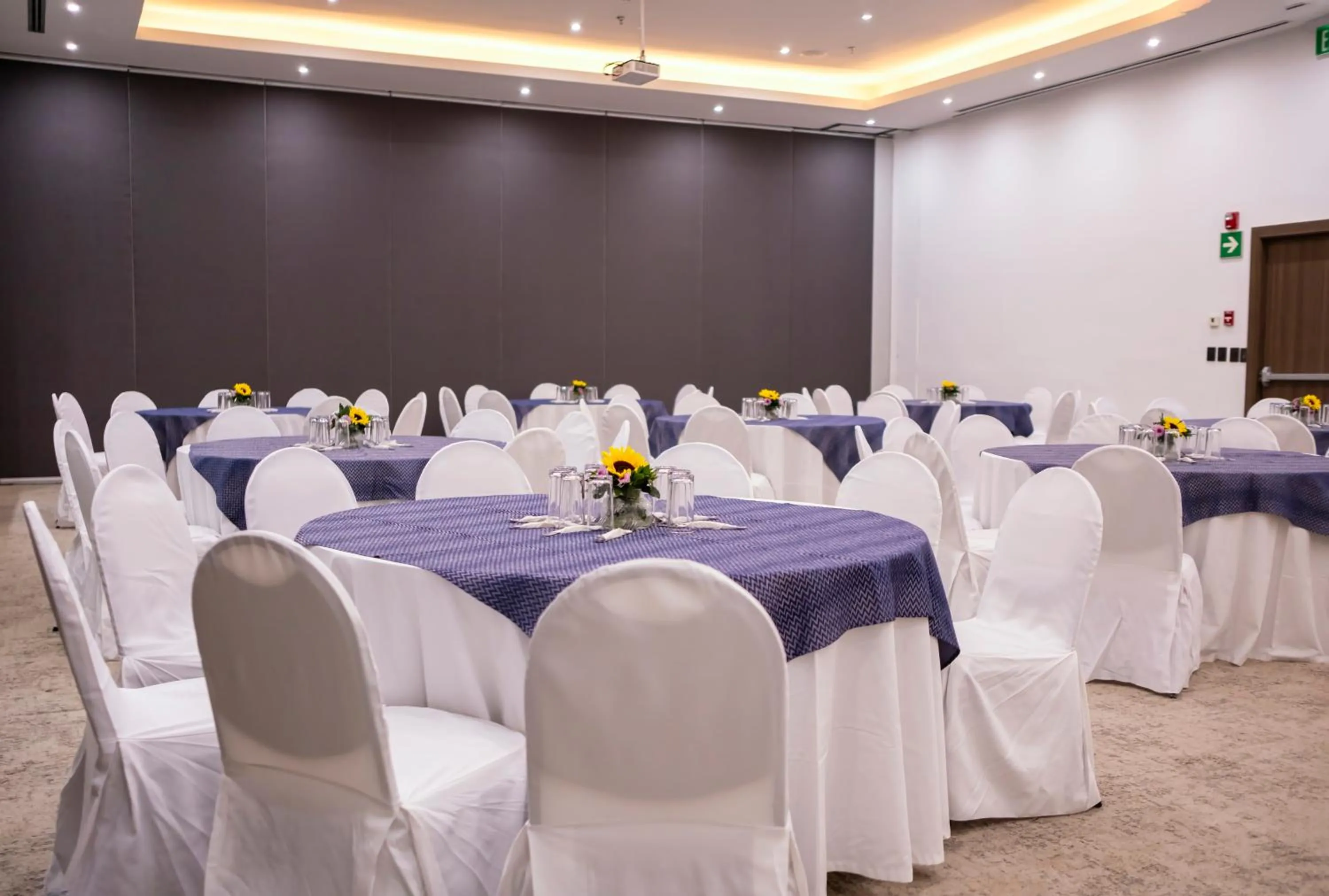 wedding in Holiday Inn Uruapan by IHG