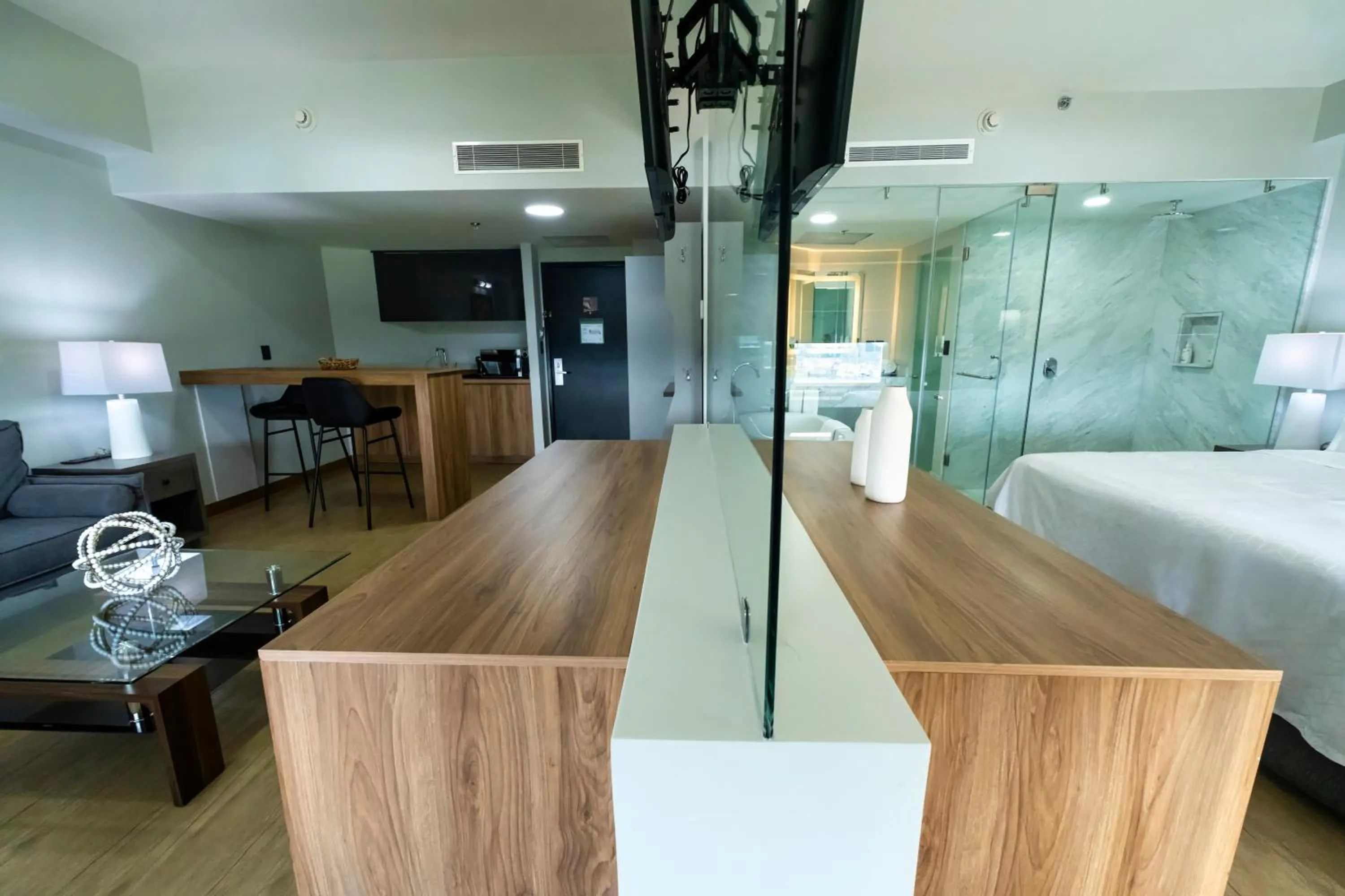 Photo of the whole room, Bed in Holiday Inn Uruapan by IHG