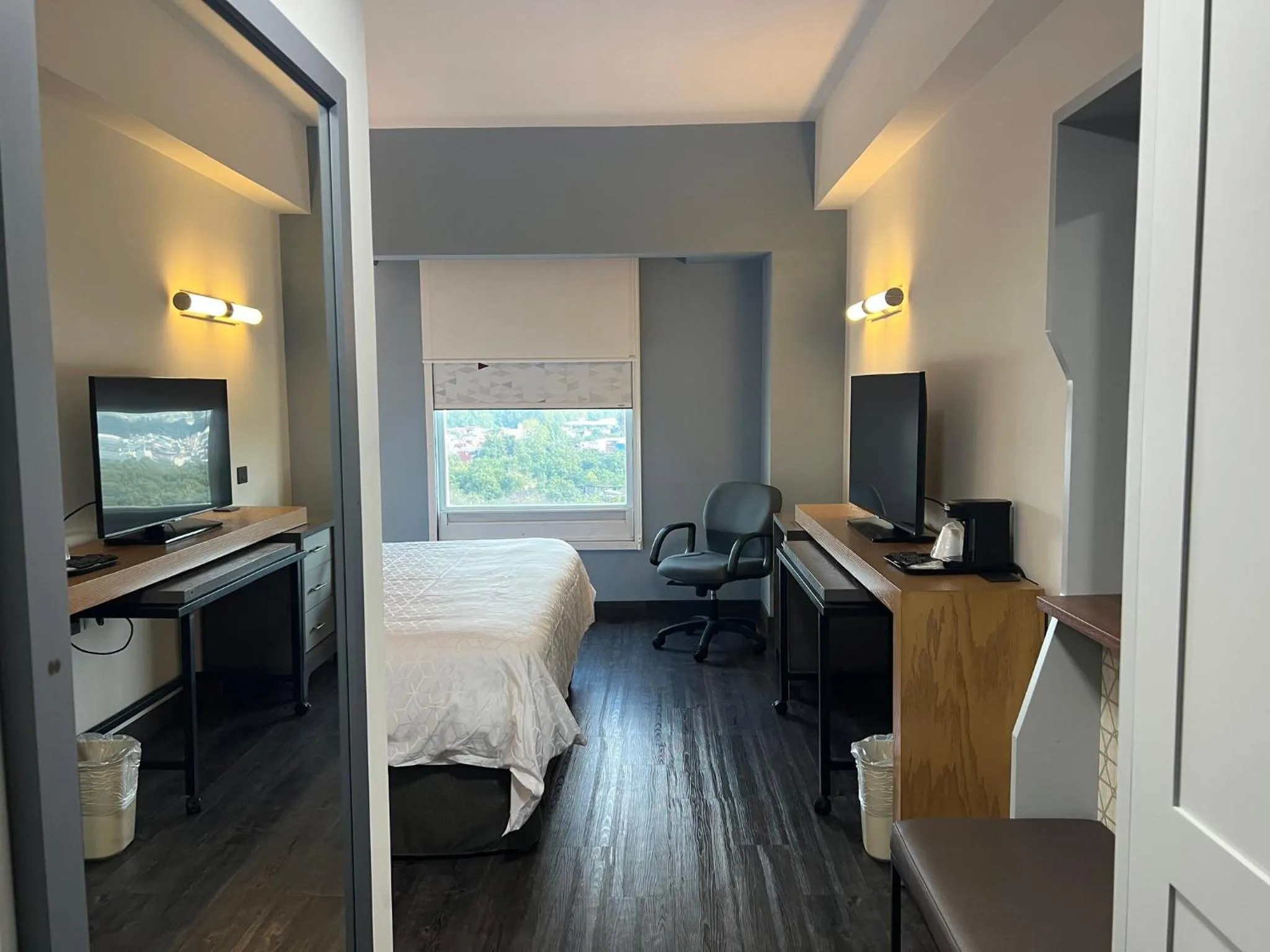 Photo of the whole room, Bed in Holiday Inn Uruapan by IHG