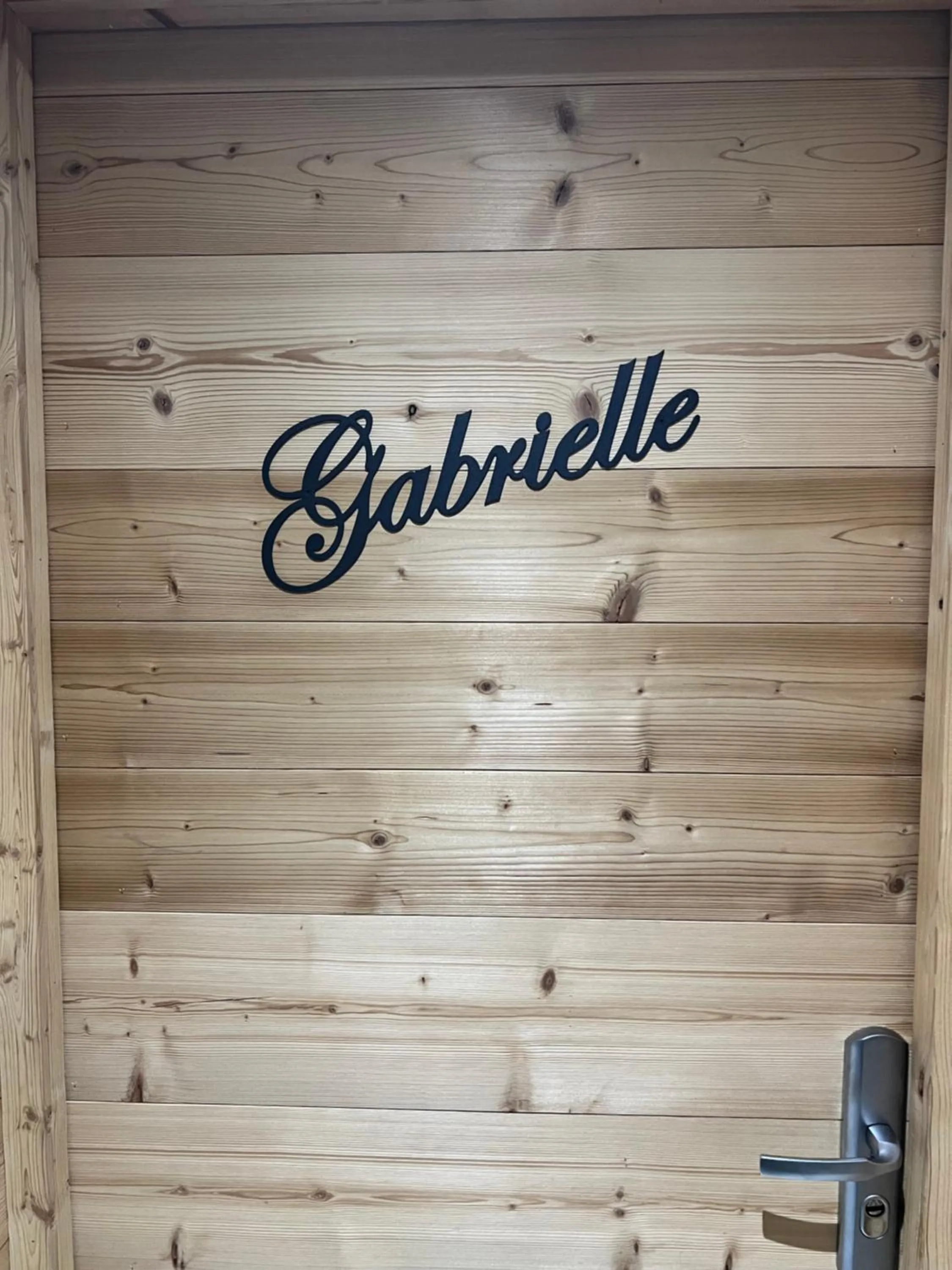 Text overlay in Hotel le Chalet