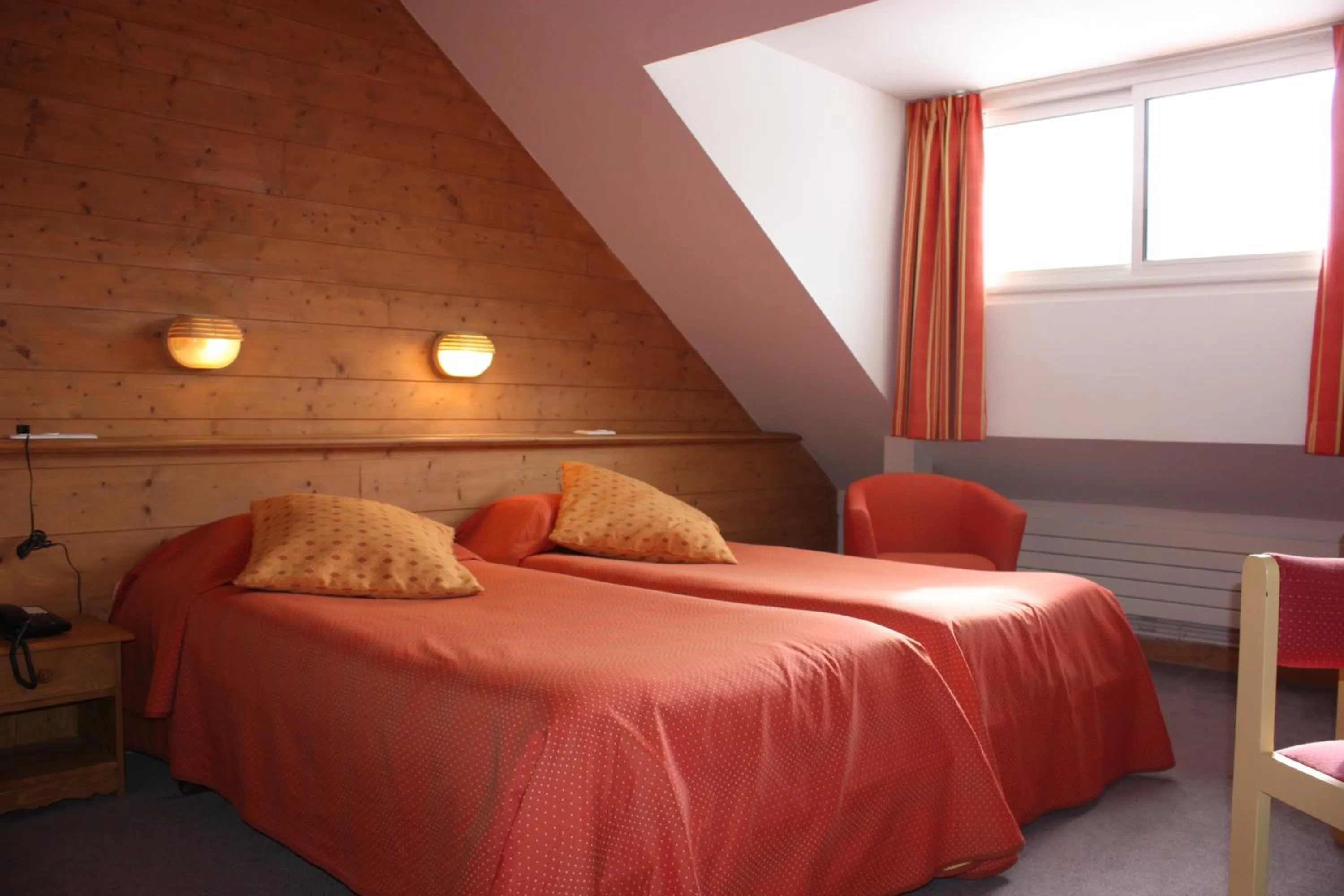 Day, Bed in Hotel le Chalet