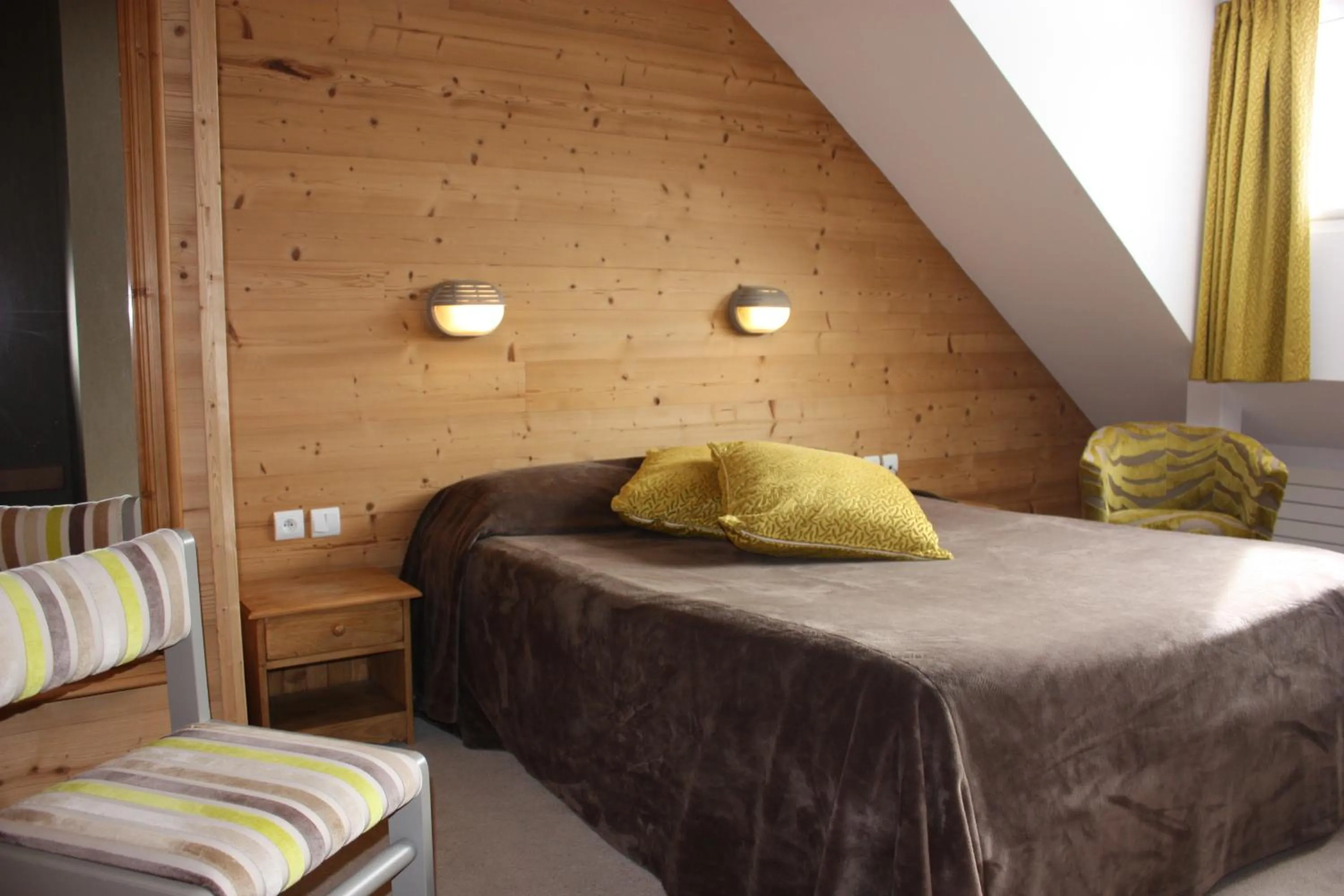 Photo of the whole room, Bed in Hotel le Chalet