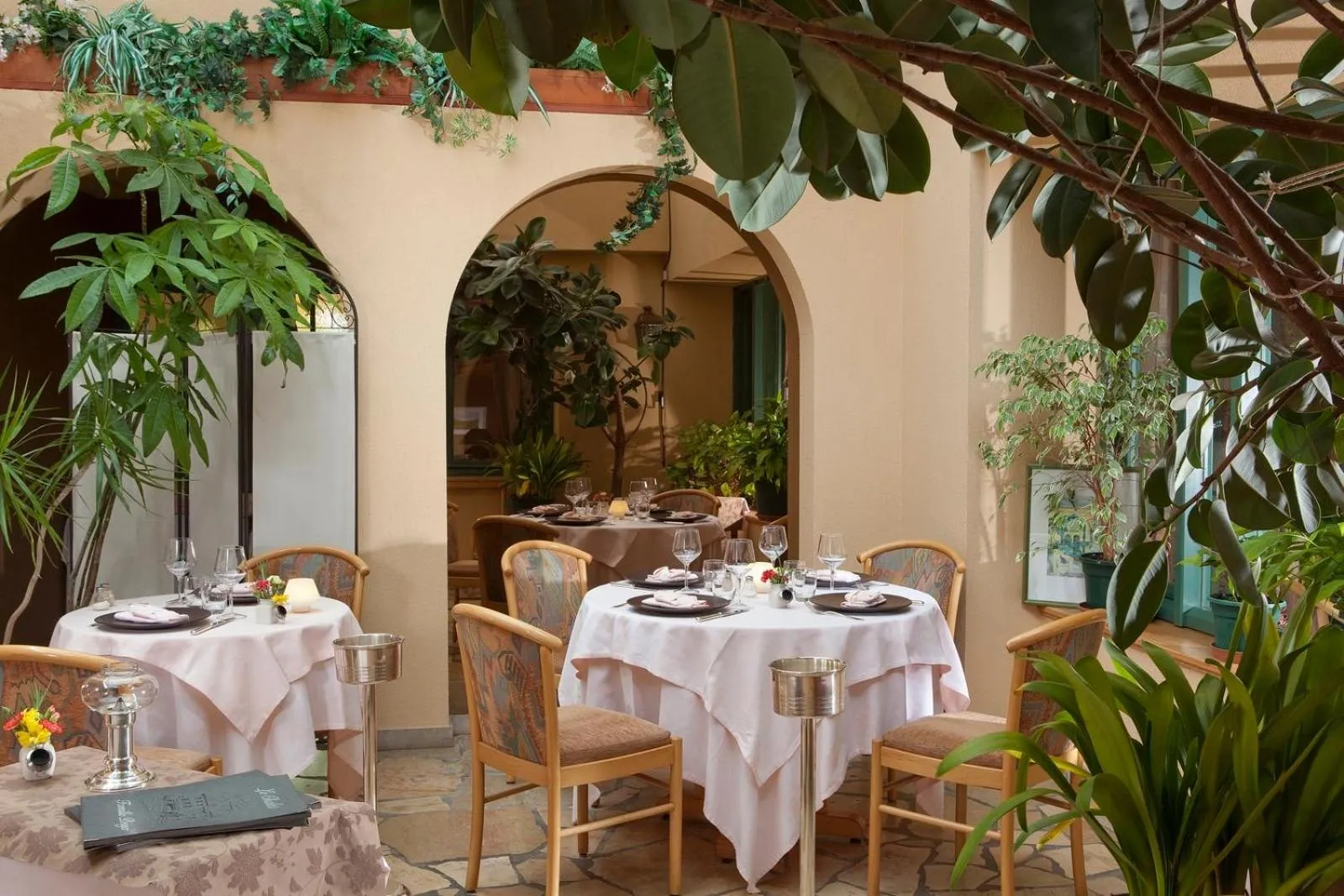 Restaurant/places to eat in Hotel le Chalet