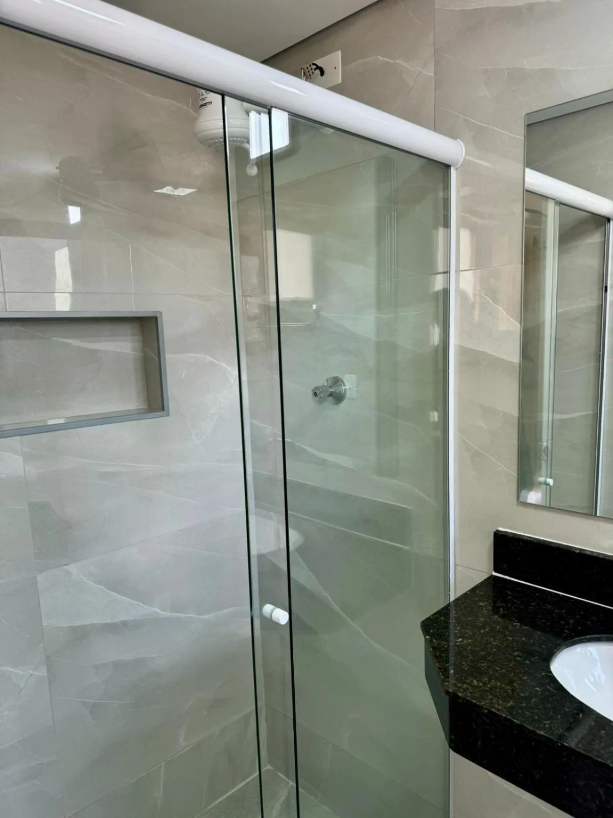 Shower in San Francisco Plazza Hotel