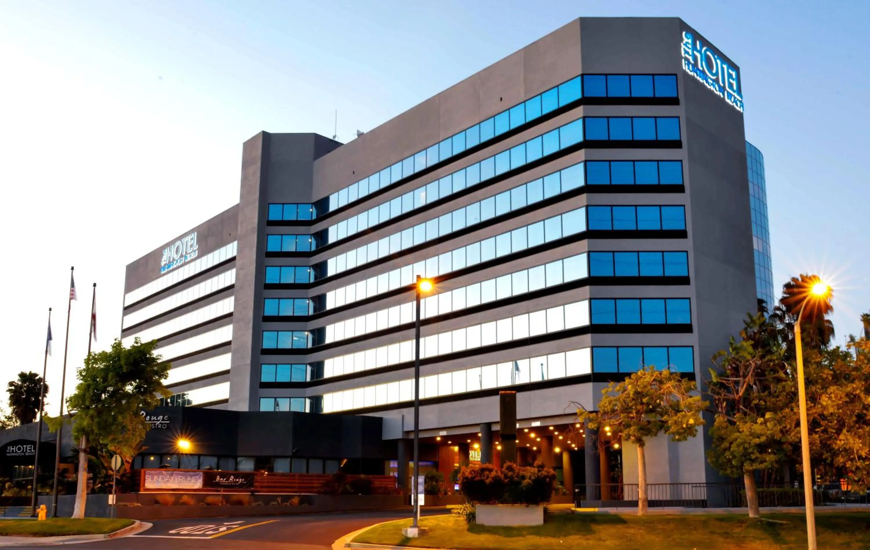 Facade/entrance in Hotel Huntington Beach