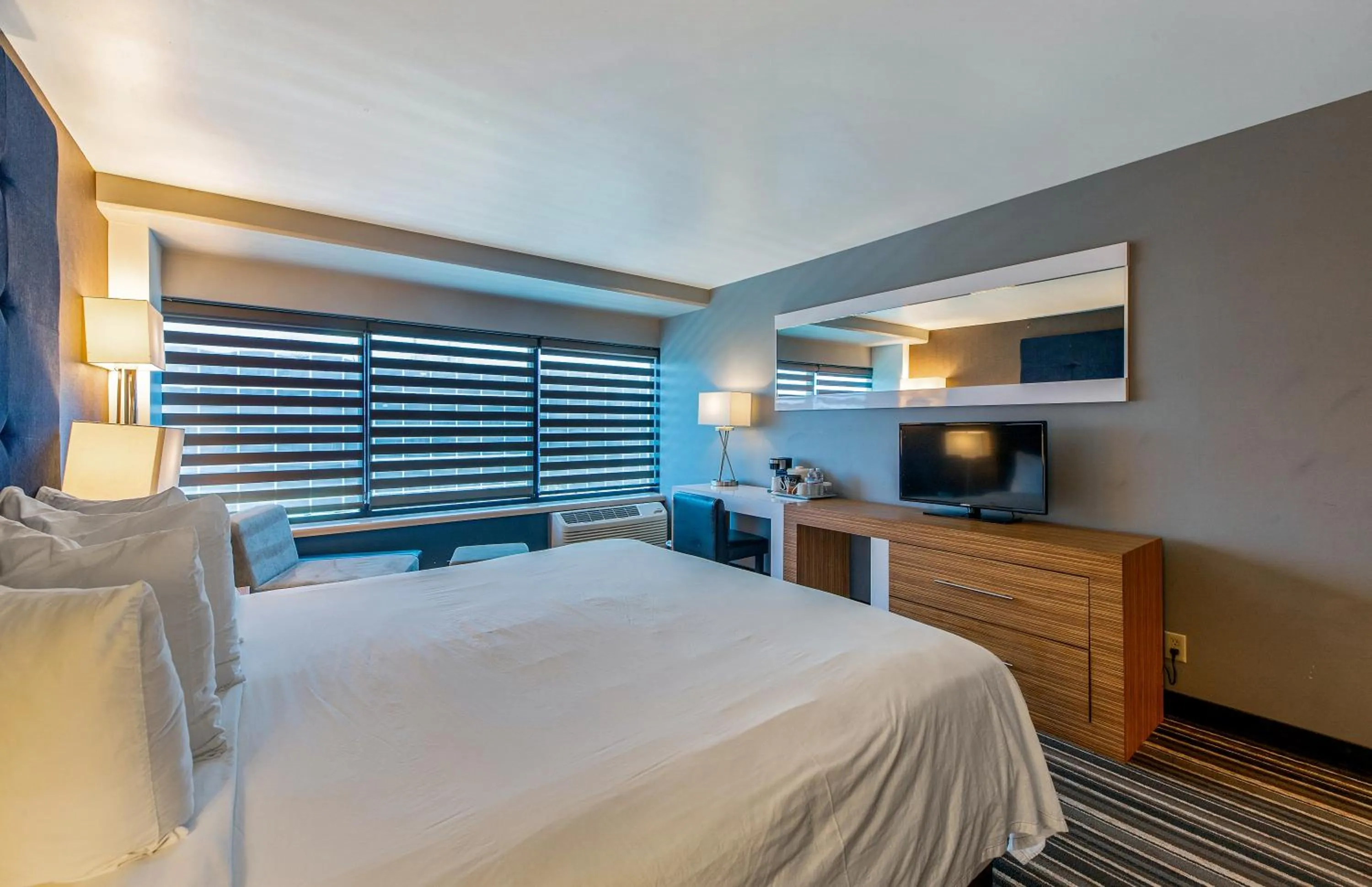 Bed in Hotel Huntington Beach