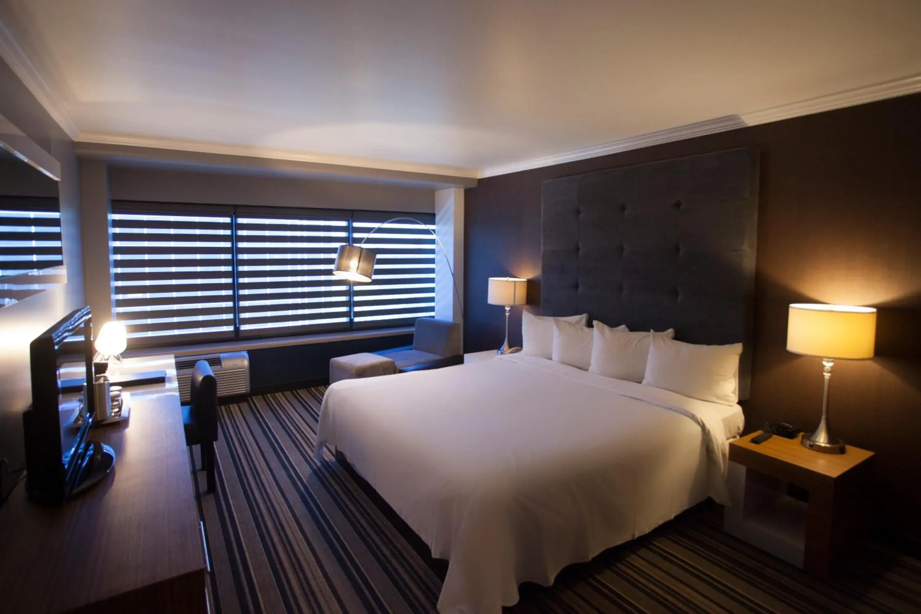 Premier King Room - Non-Smoking in Hotel Huntington Beach Premier King Room - Non-Smoking in Hotel Huntington Beach