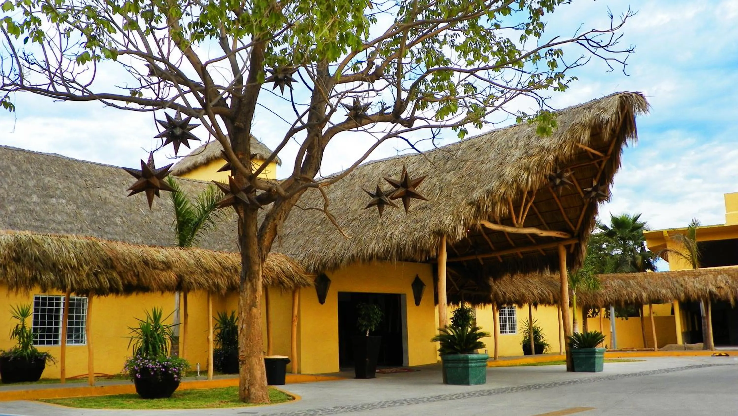 Facade/entrance in Zar Manzanillo