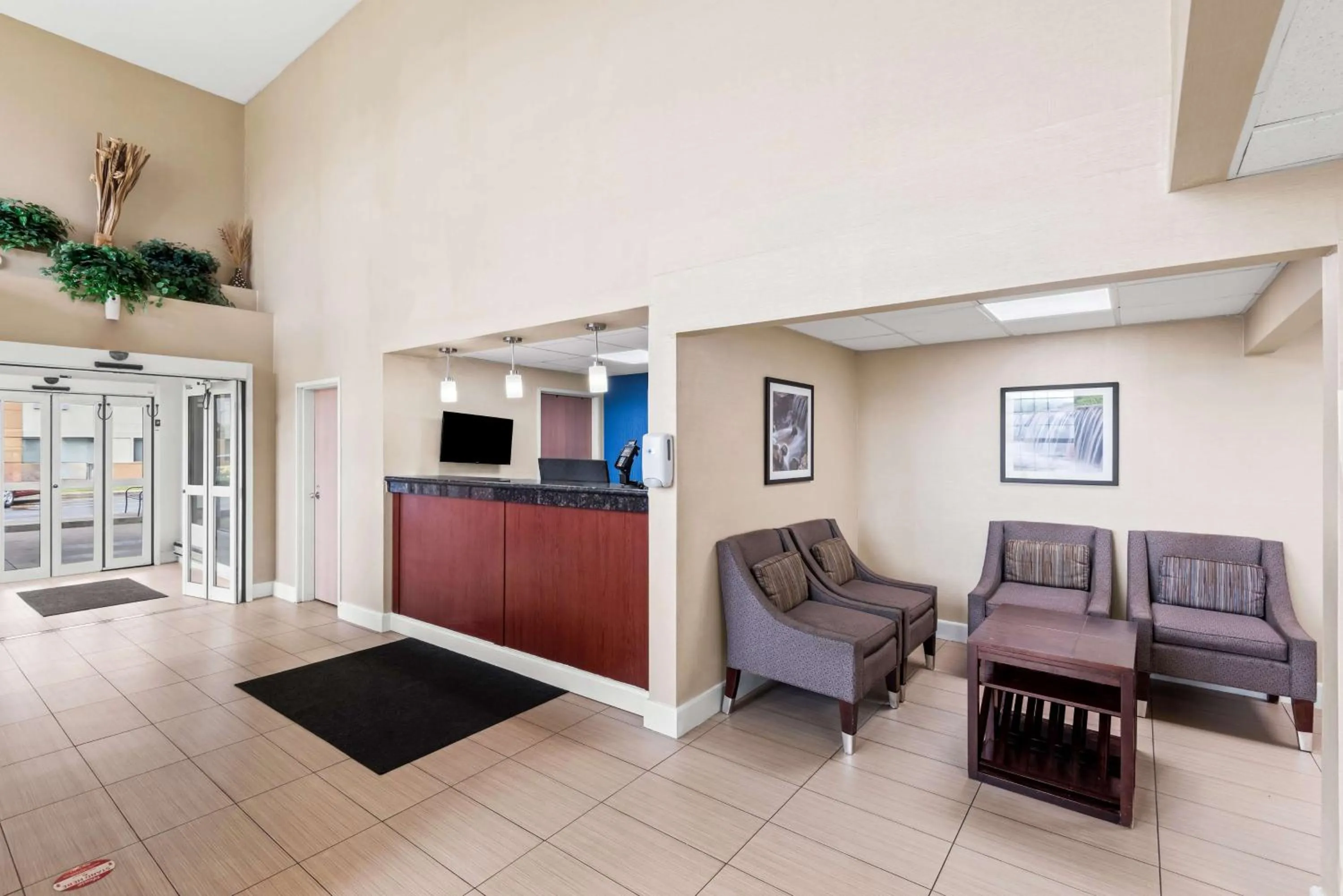 Lobby or reception in Best Western Airport Inn