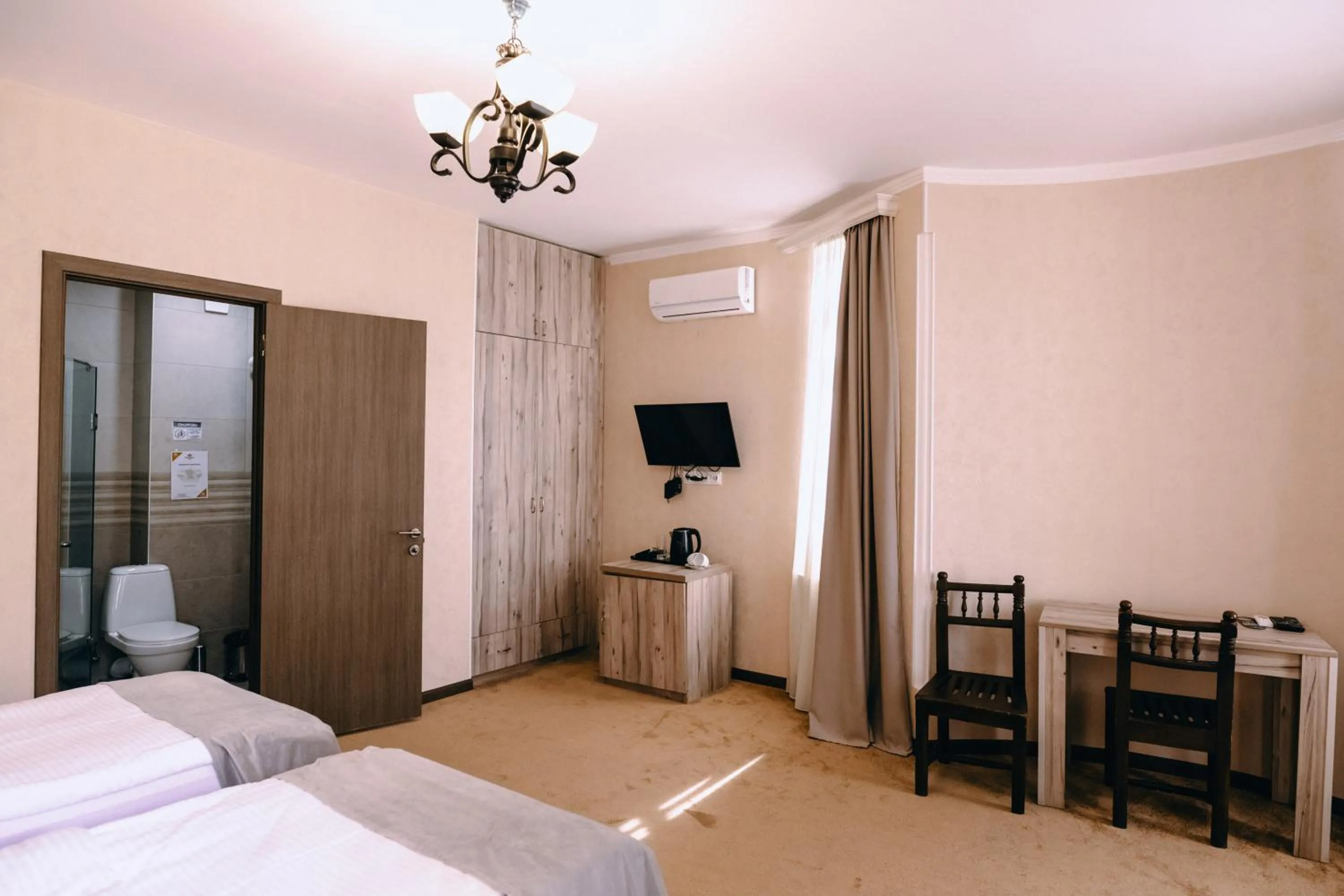 Bed in Hotel Imperial House