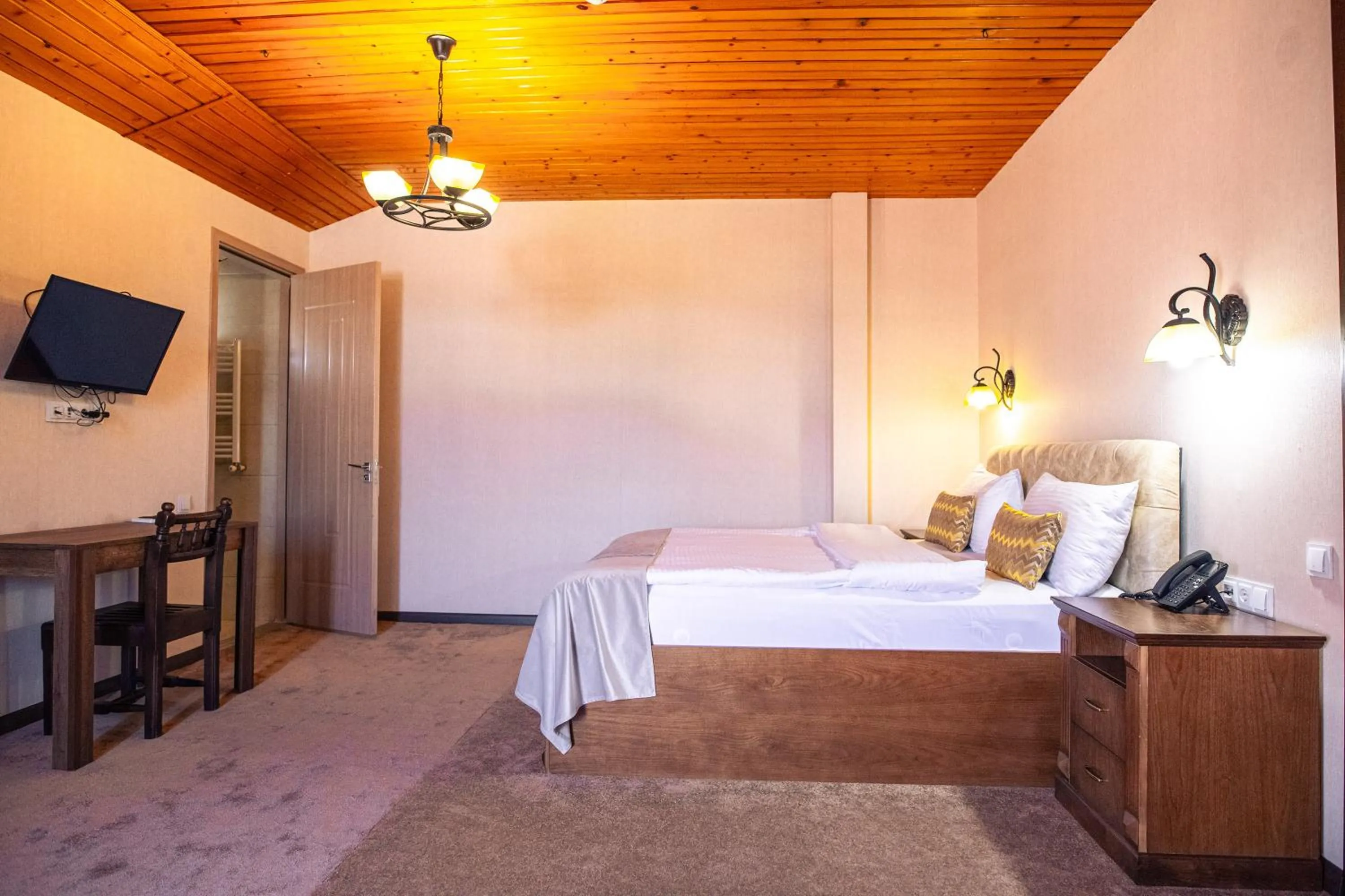 Bed in Hotel Imperial House