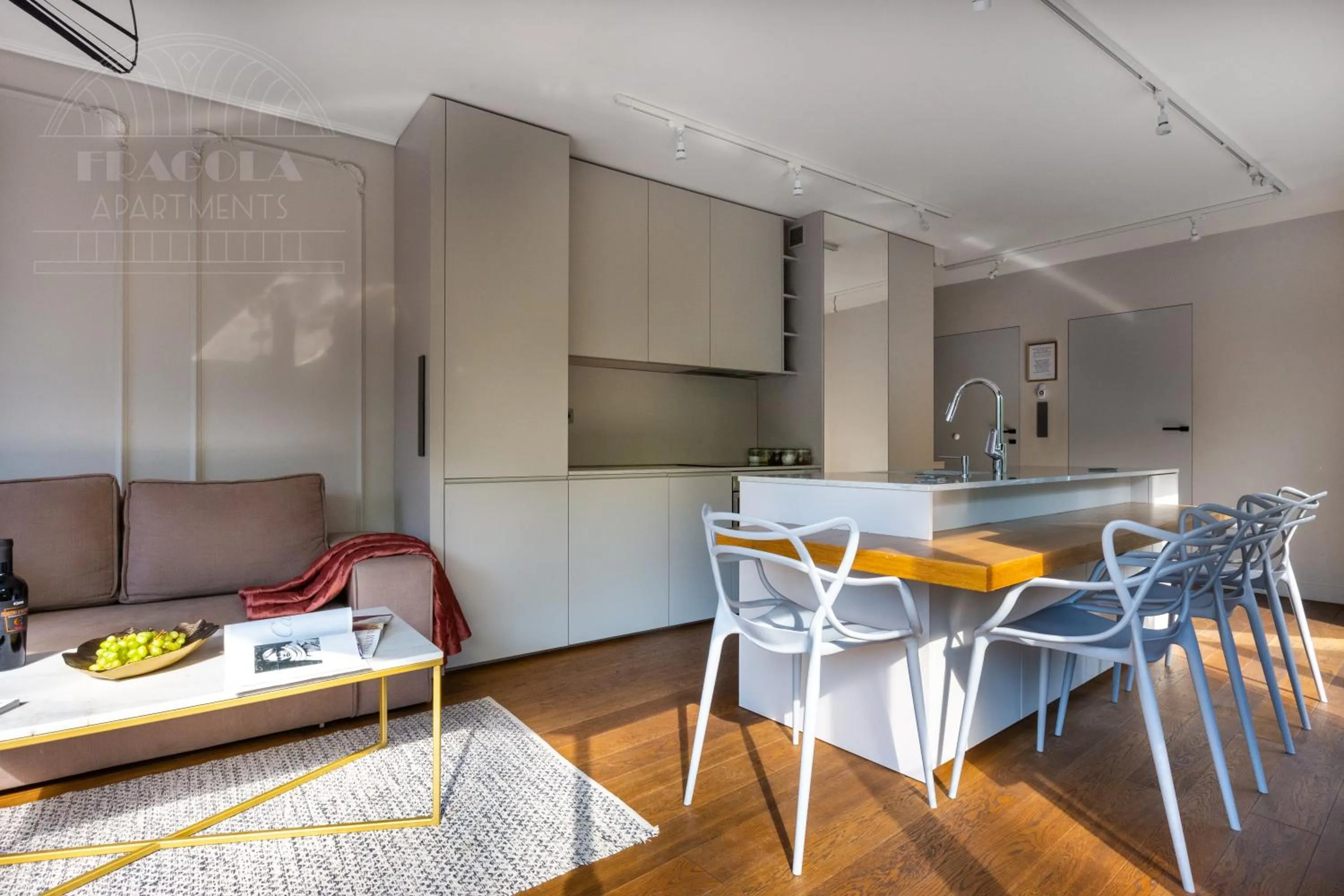 Kitchen or kitchenette in Modern View of Planty Park