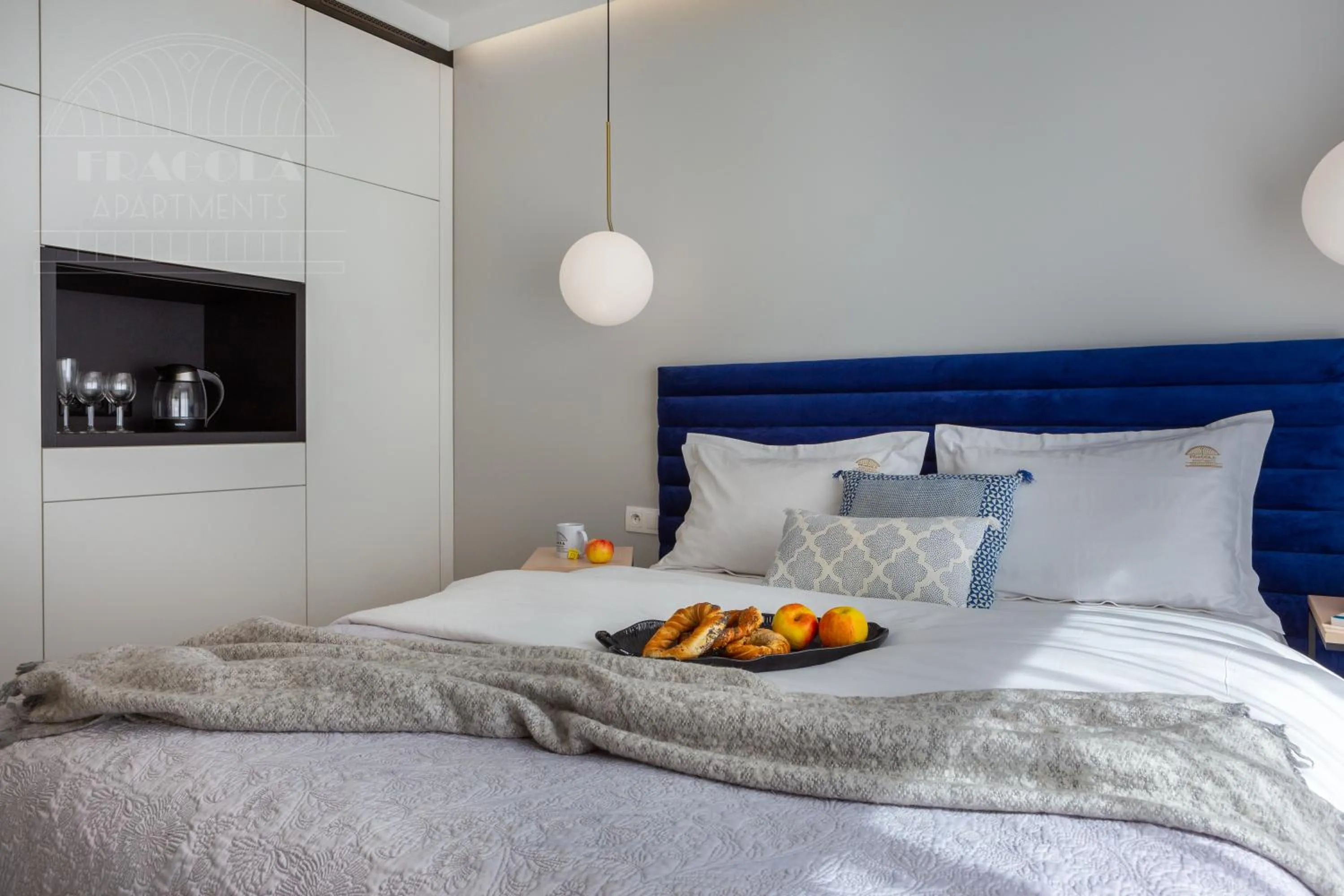 Bed in Modern View of Planty Park