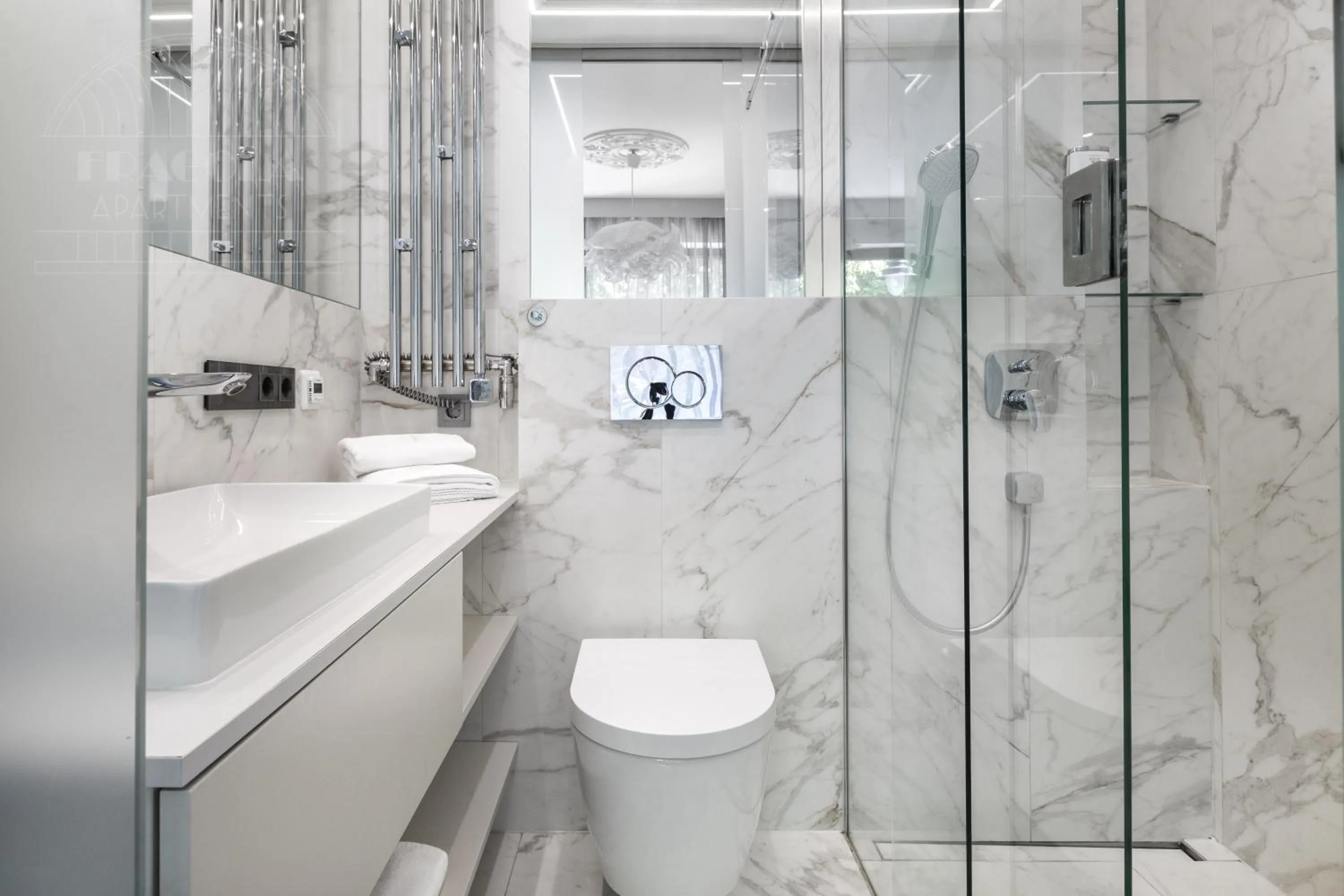 Shower in Modern View of Planty Park