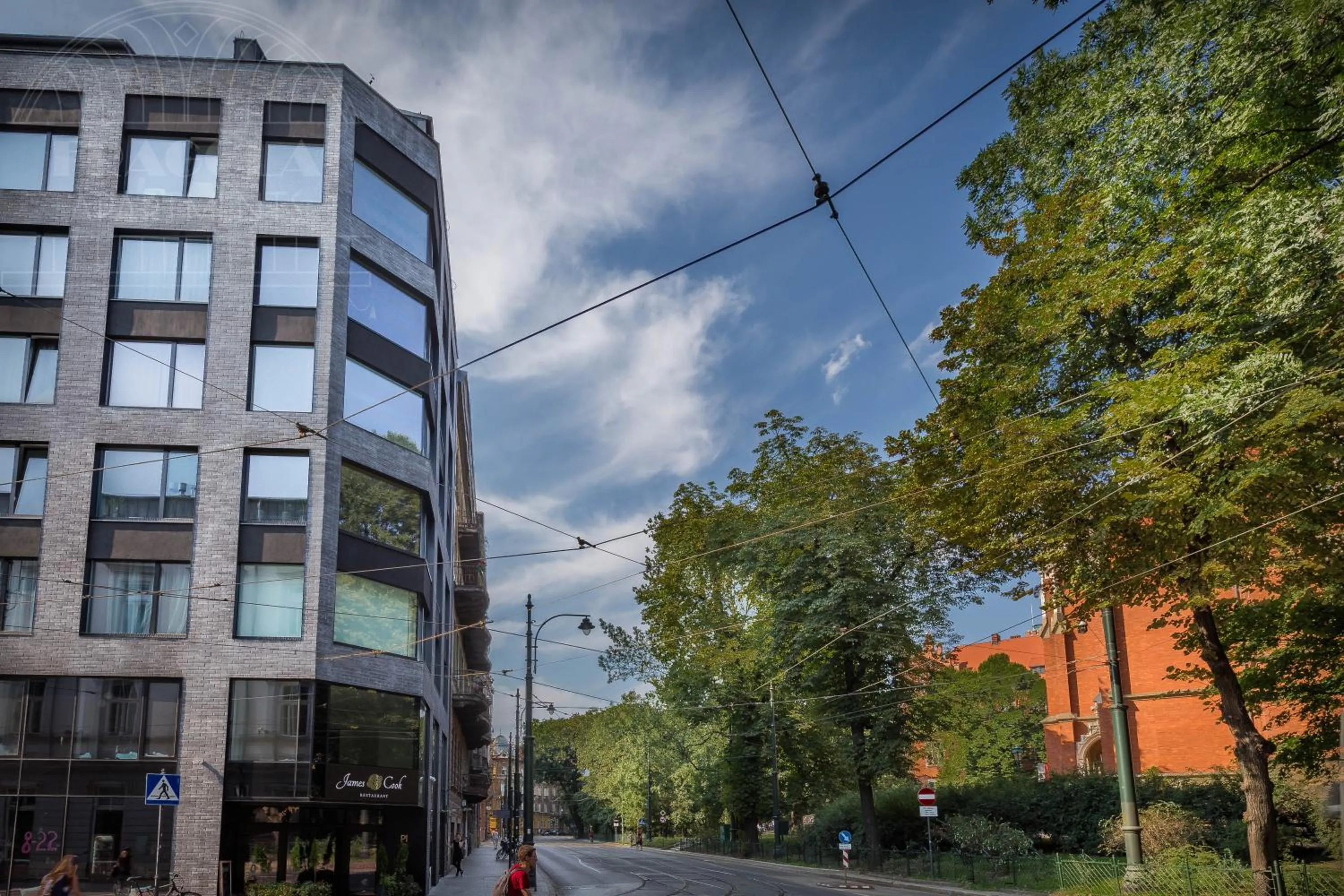 Property building in Modern View of Planty Park