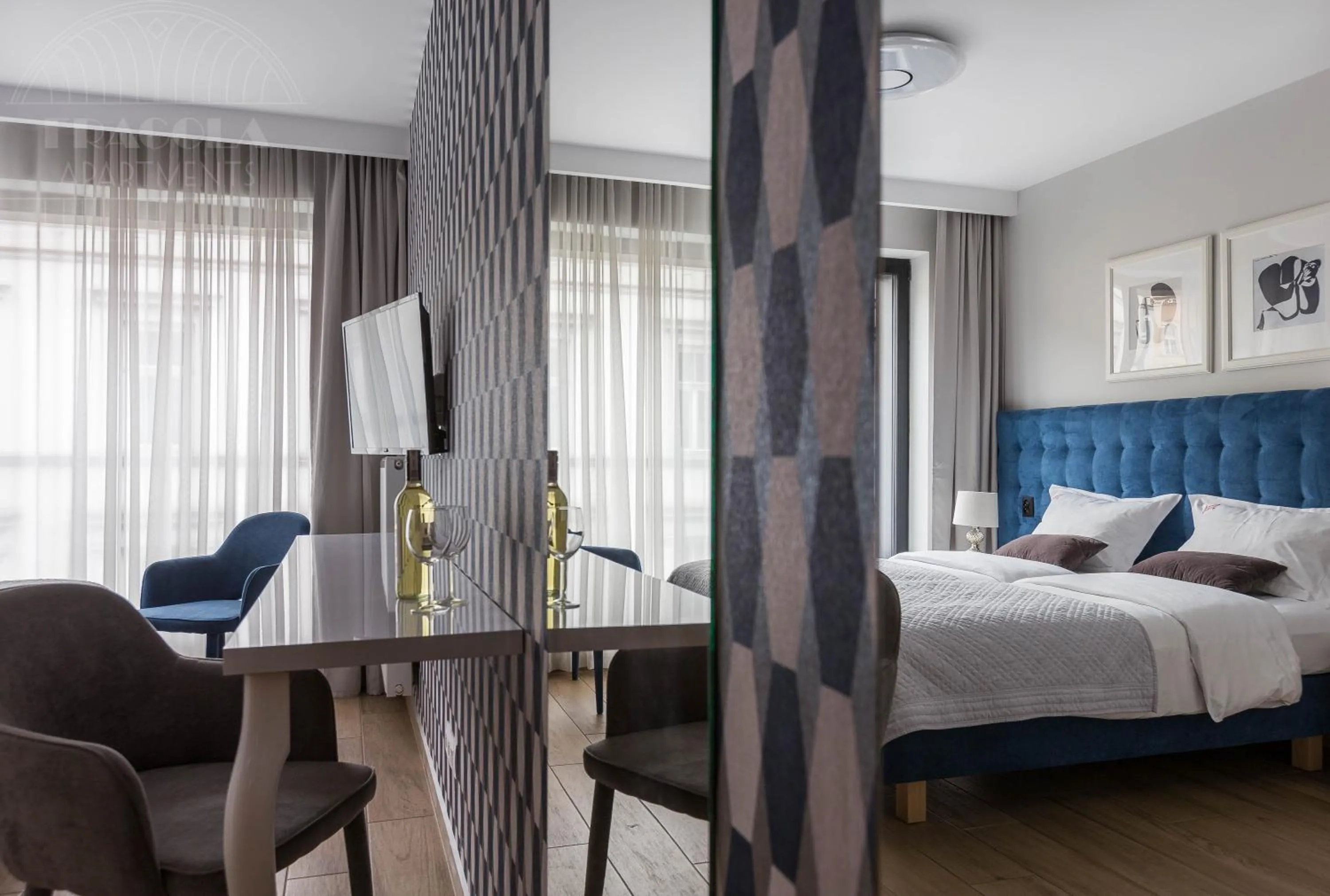 Bed in Modern View of Planty Park