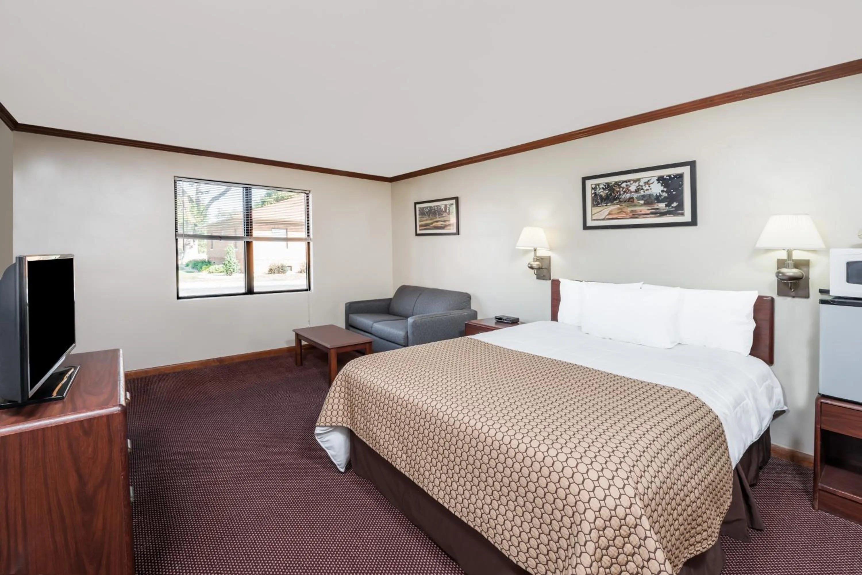 Bed in Knights Inn Jacksonville