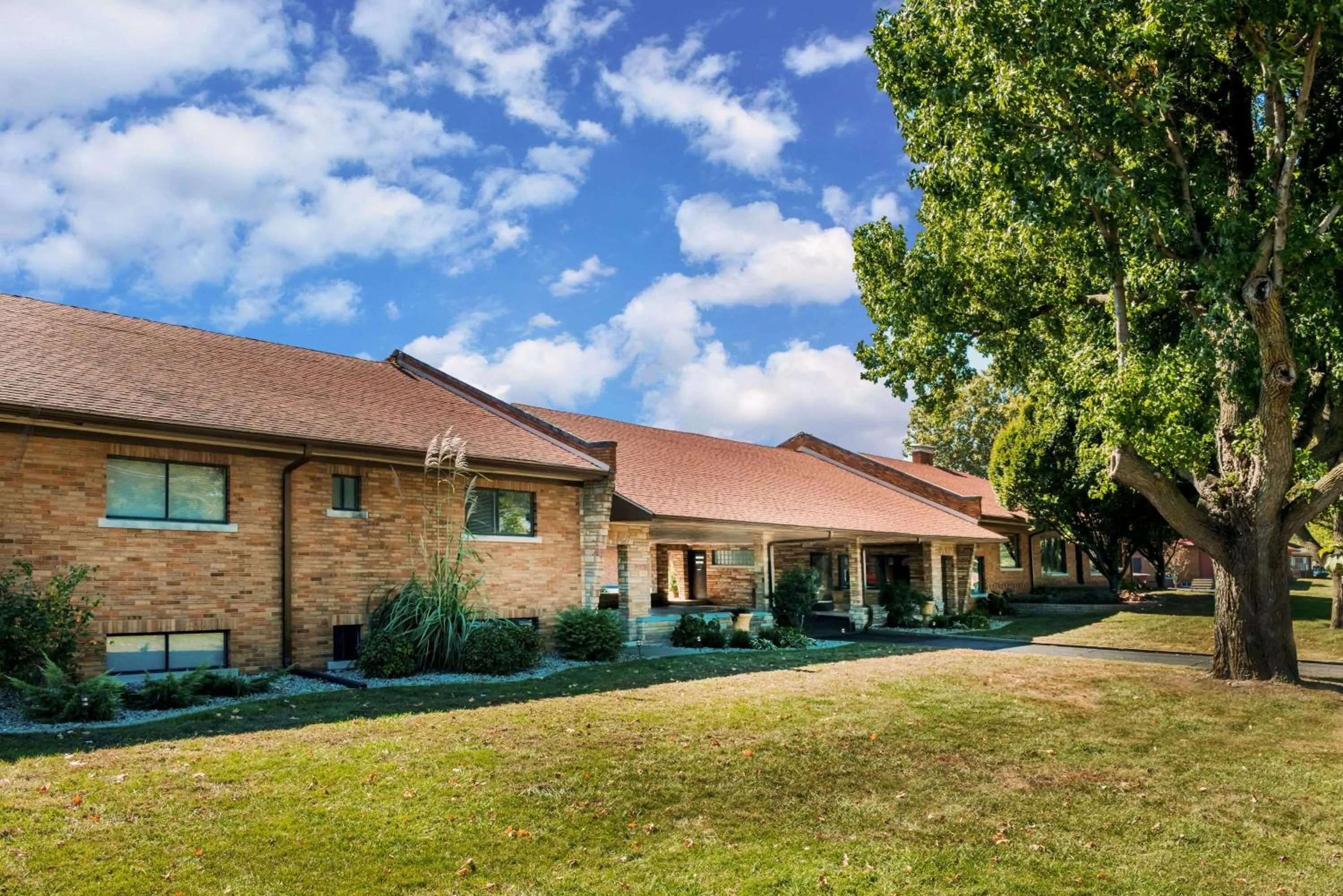 Property building in Knights Inn Jacksonville