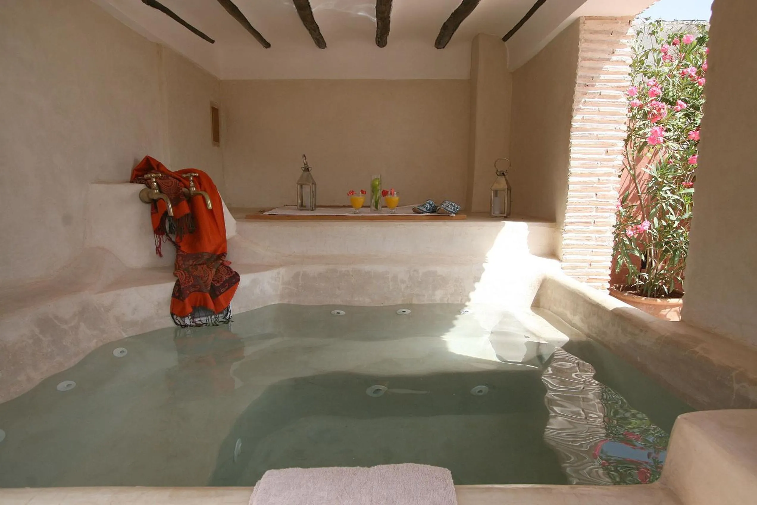 Spa and wellness centre/facilities in Riad Chameau FDC Hôtel SPA