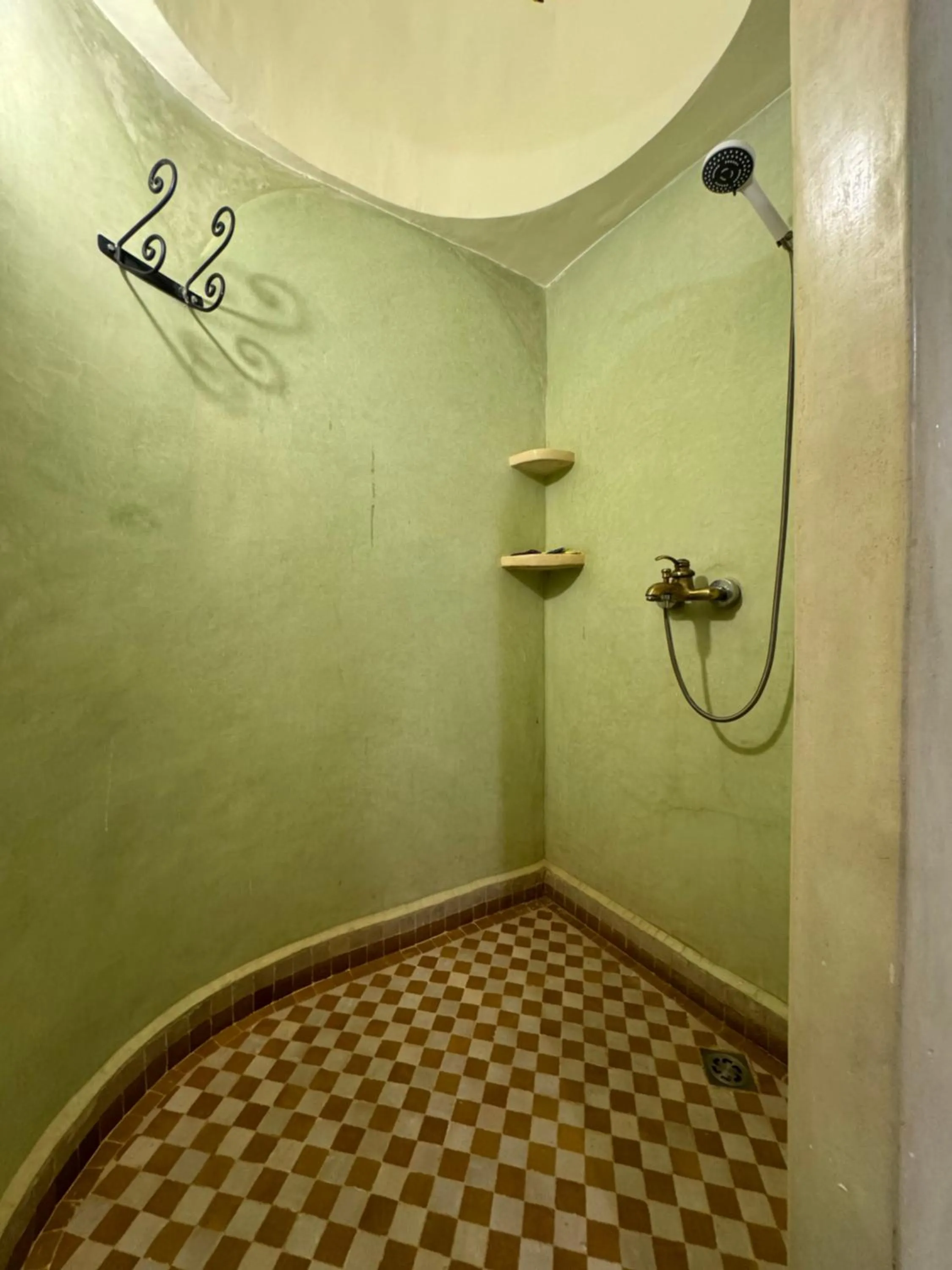 Shower in Maison Merzouga Guest House