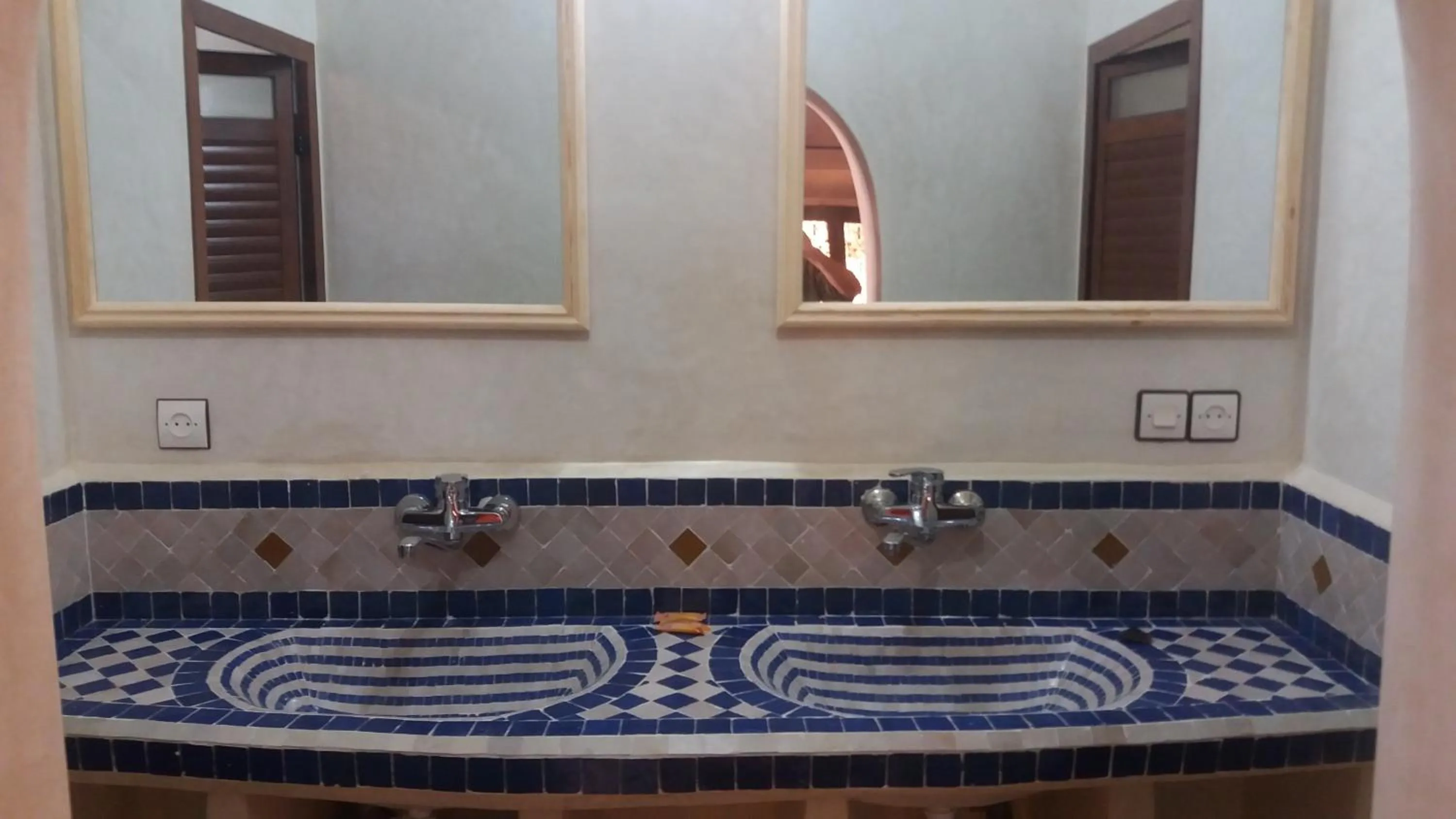 Bathroom in Maison Merzouga Guest House