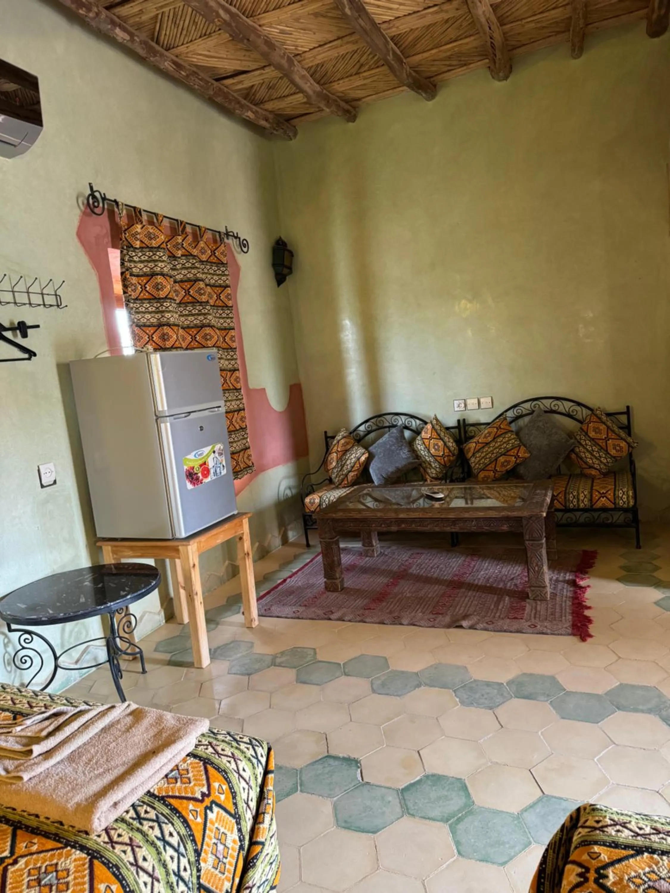 Seating area in Maison Merzouga Guest House