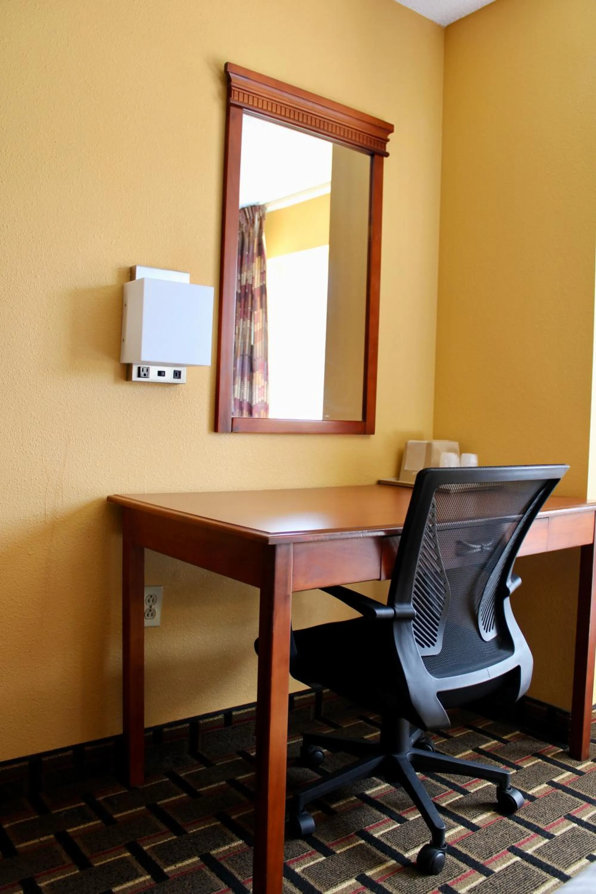 Seating area in HomeTown Inn & Suites