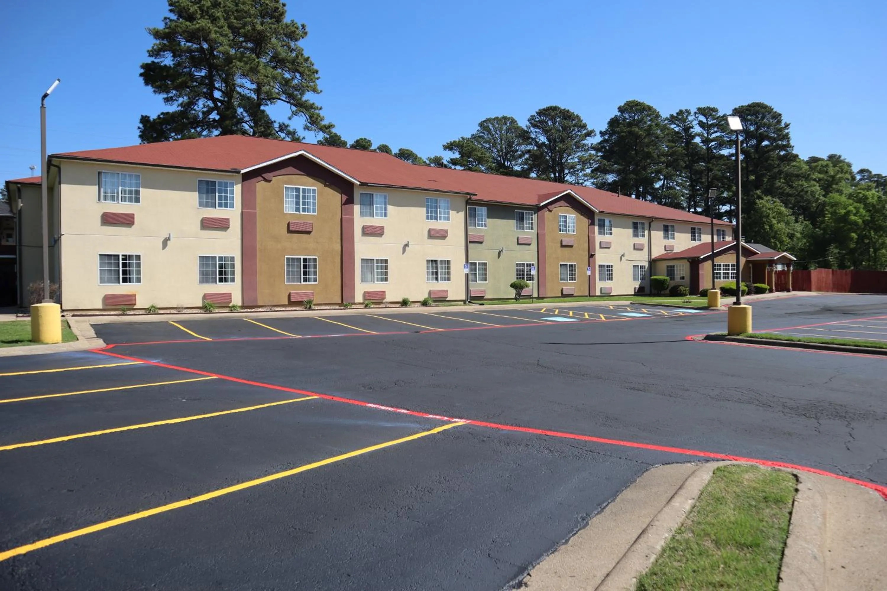 Property building in HomeTown Inn & Suites