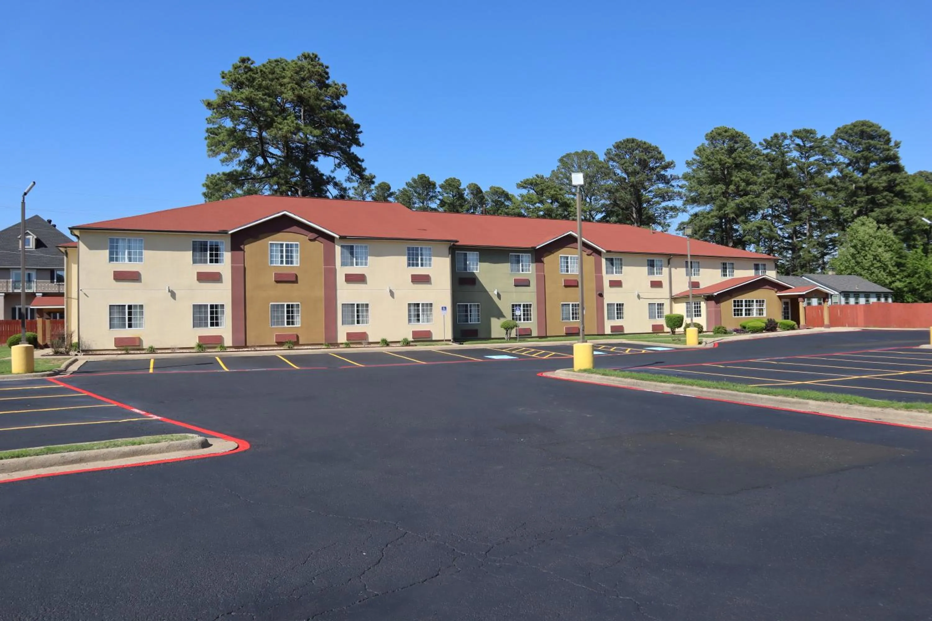 Property building in HomeTown Inn & Suites