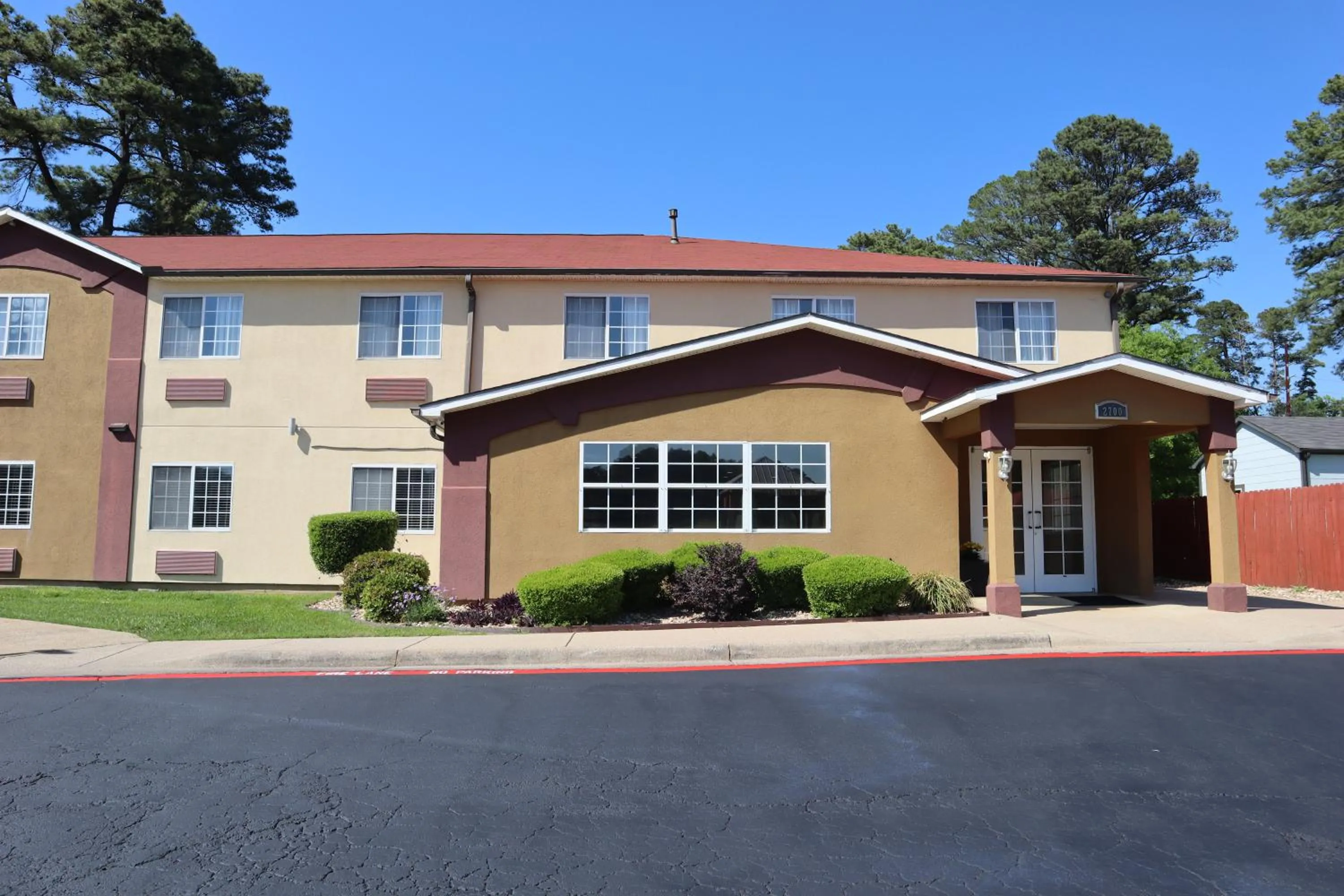 Property building in HomeTown Inn & Suites