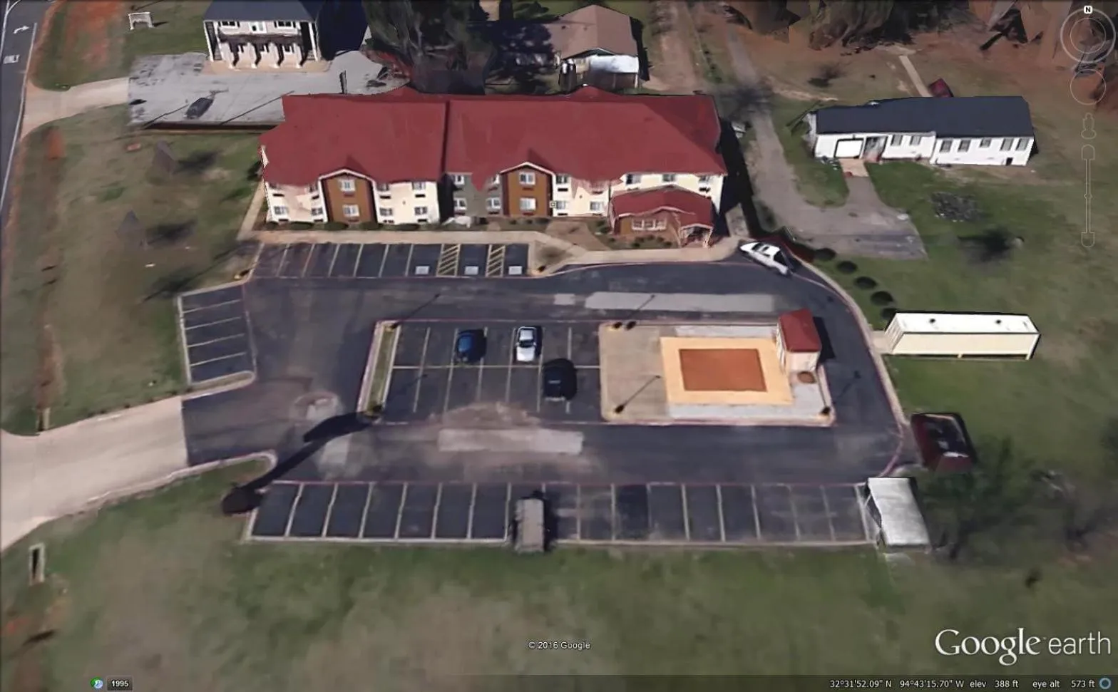 Property building in HomeTown Inn & Suites