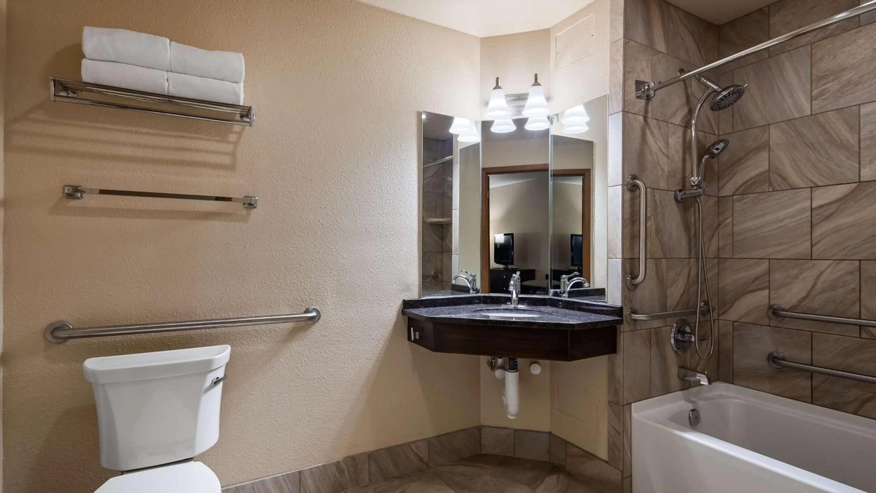 Bathroom in Best Western Galena Inn & Suites