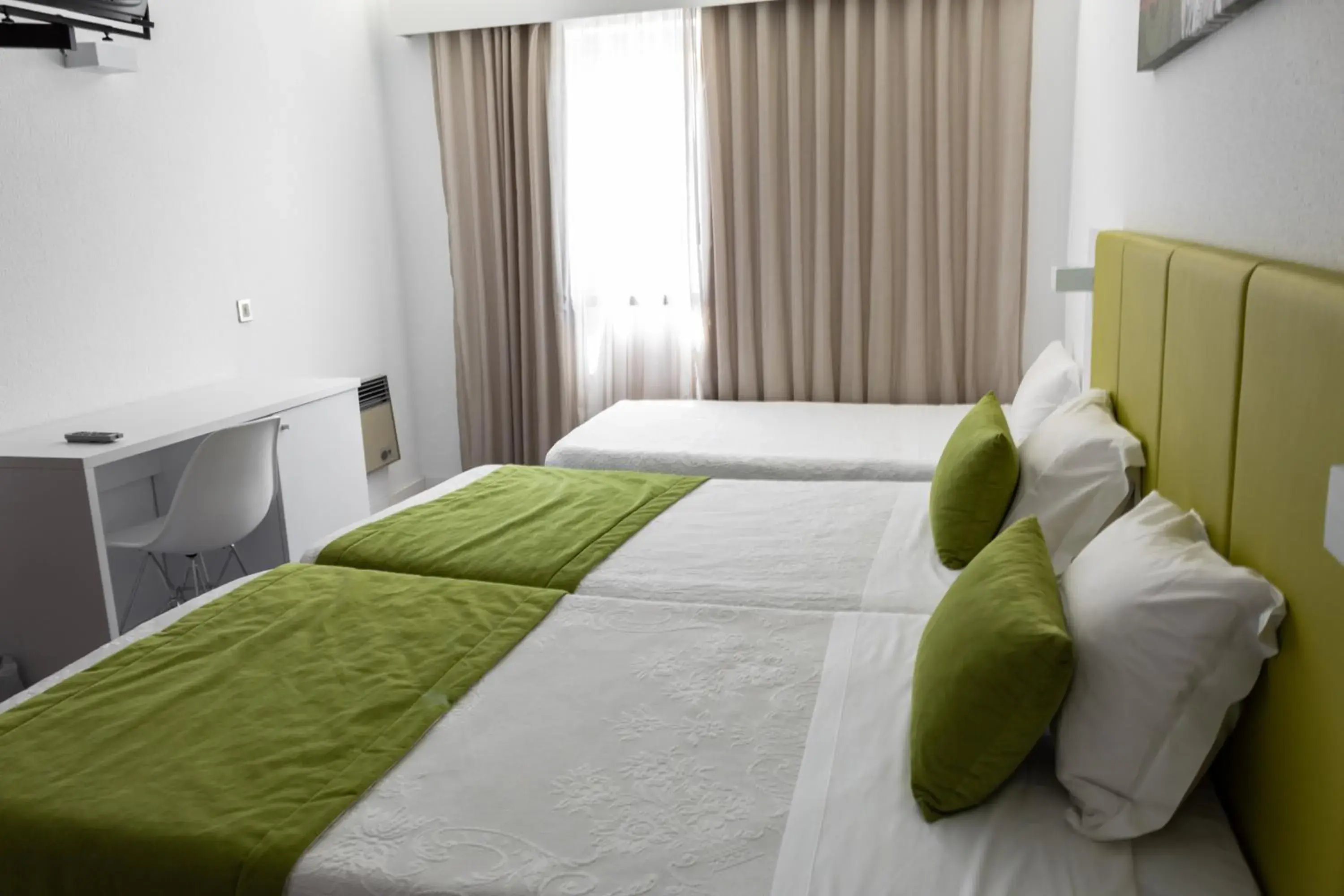 Triple Room in Hotel Santa Cecília Triple Room in Hotel Santa Cecília