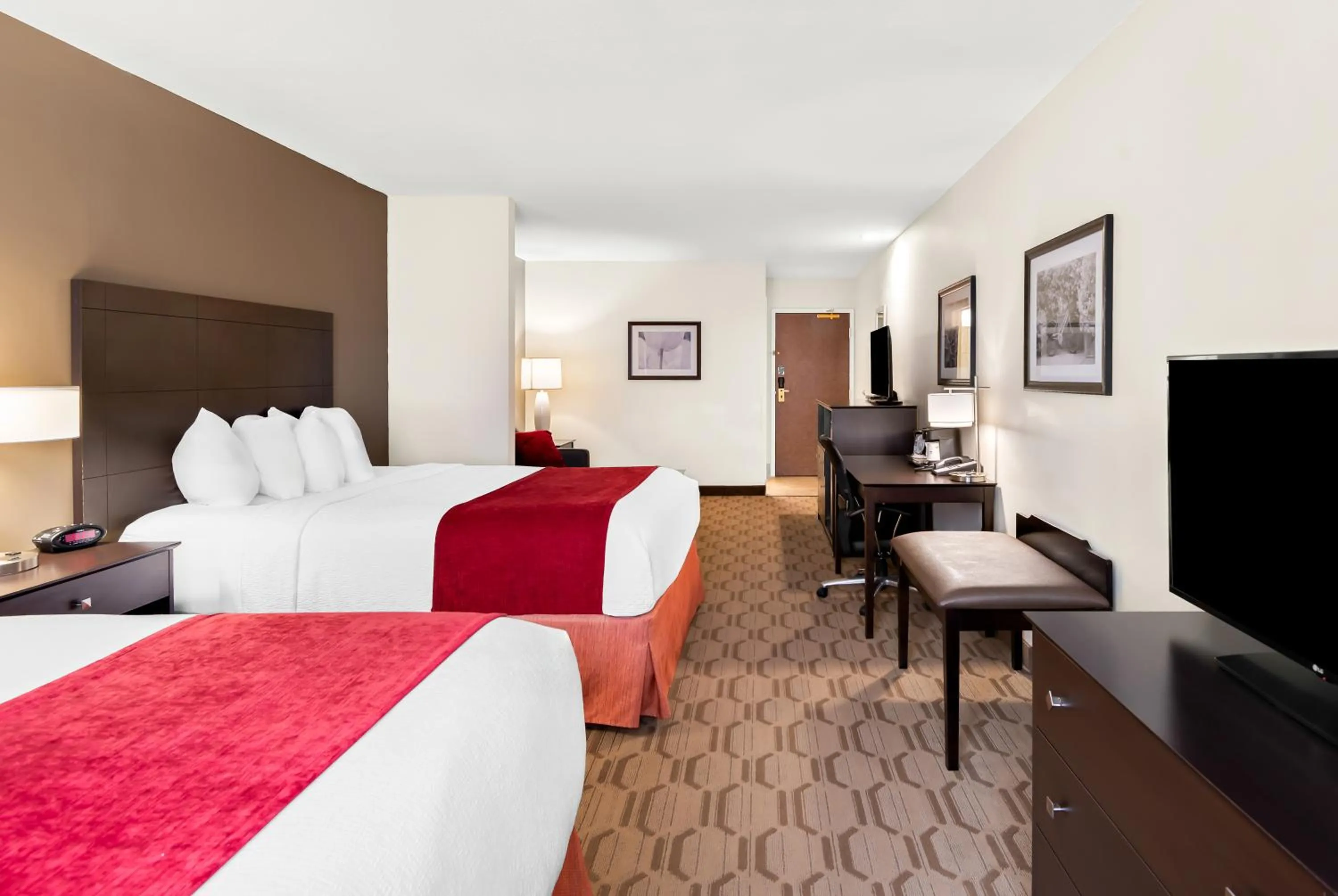 Photo of the whole room, Bed in Best Western Palmyra Inn & Suites