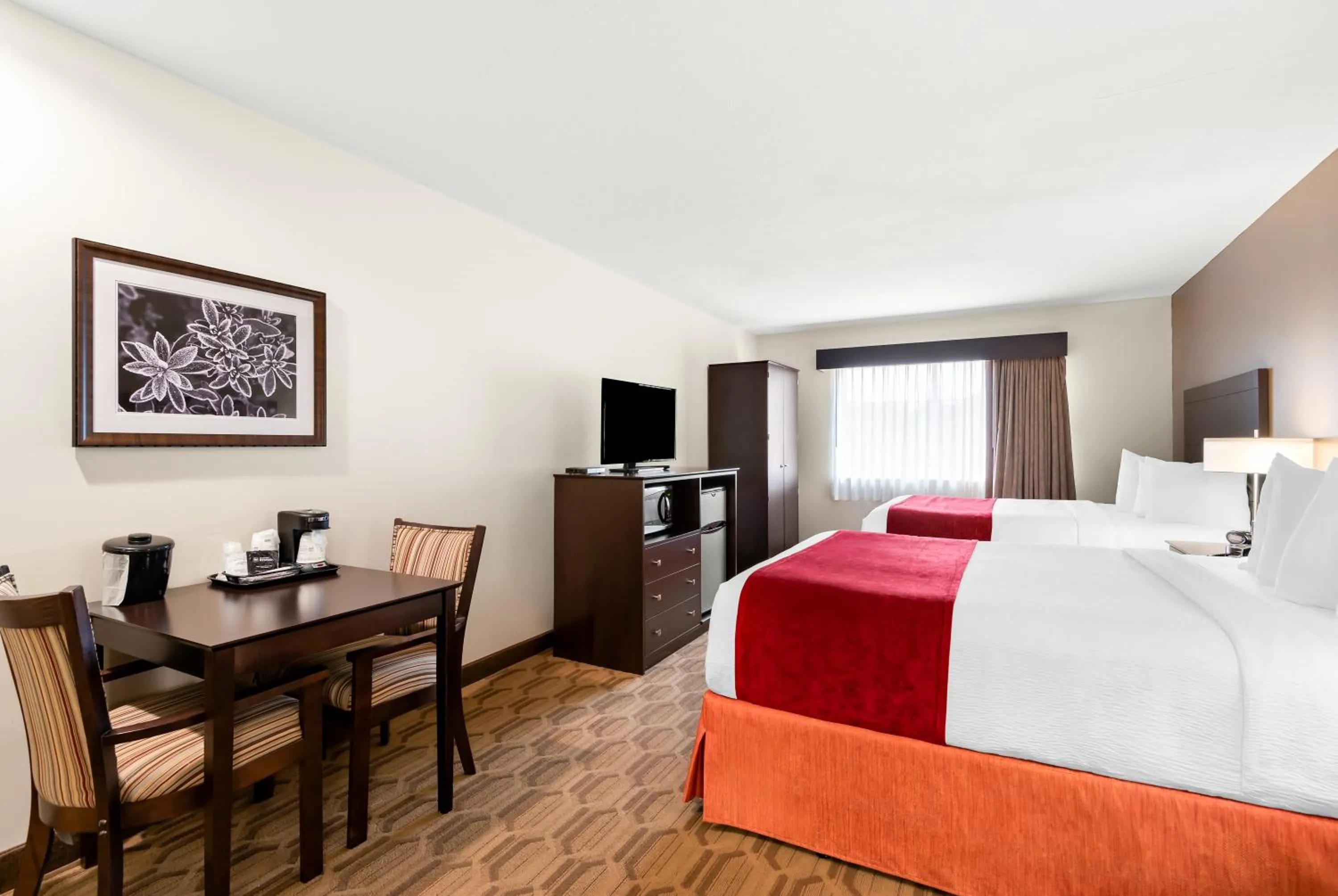 Bed in Best Western Palmyra Inn & Suites