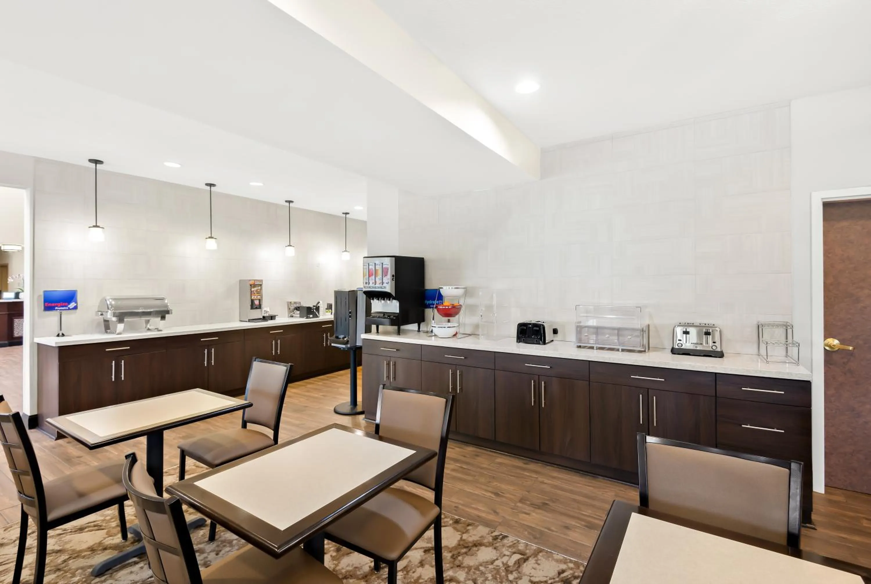 Breakfast in Best Western Palmyra Inn & Suites