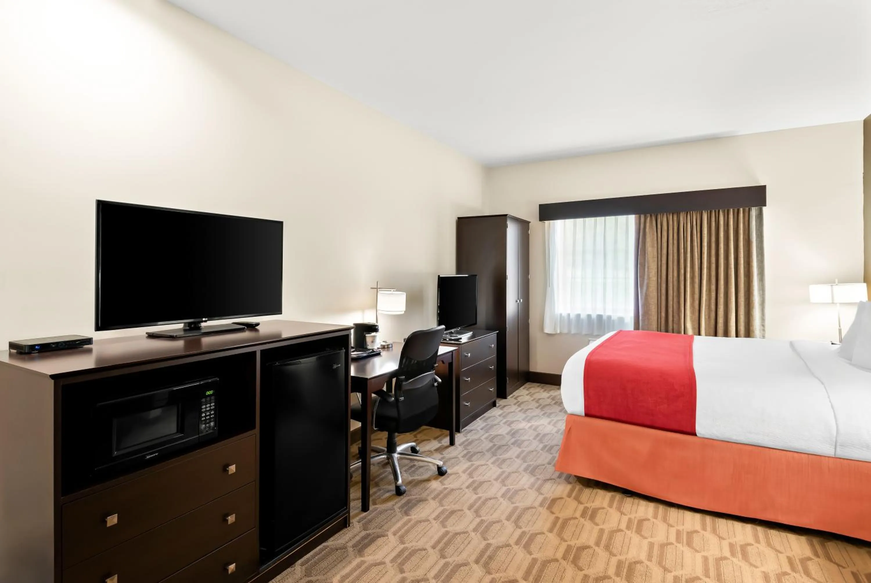 Bed in Best Western Palmyra Inn & Suites