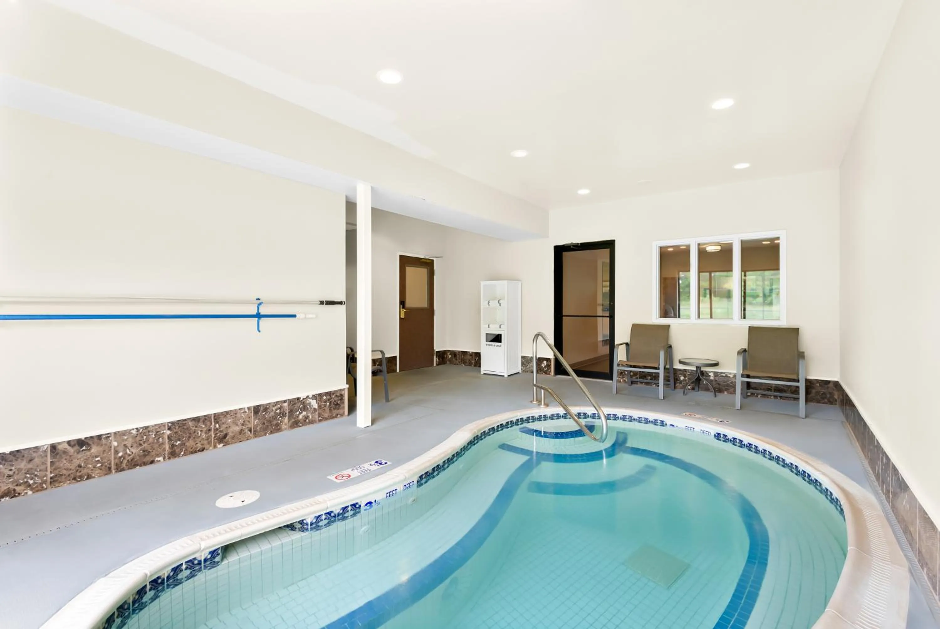 Hot Tub in Best Western Palmyra Inn & Suites